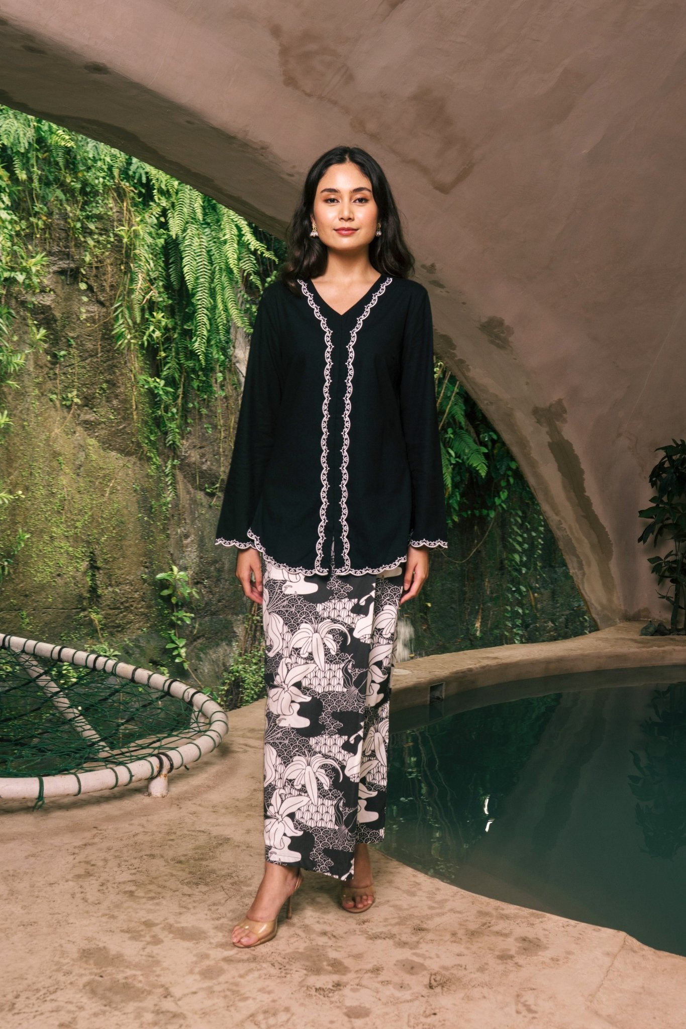 The Embun Collection Women Embroidered Kebaya Top in Black - Umbi