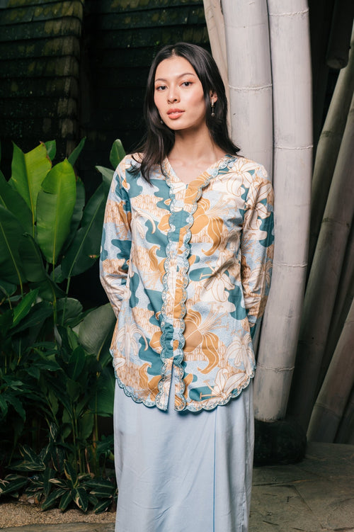 The Embun Collection Women Embroidered Kebaya Top in Blue & Olive Banjaran Print