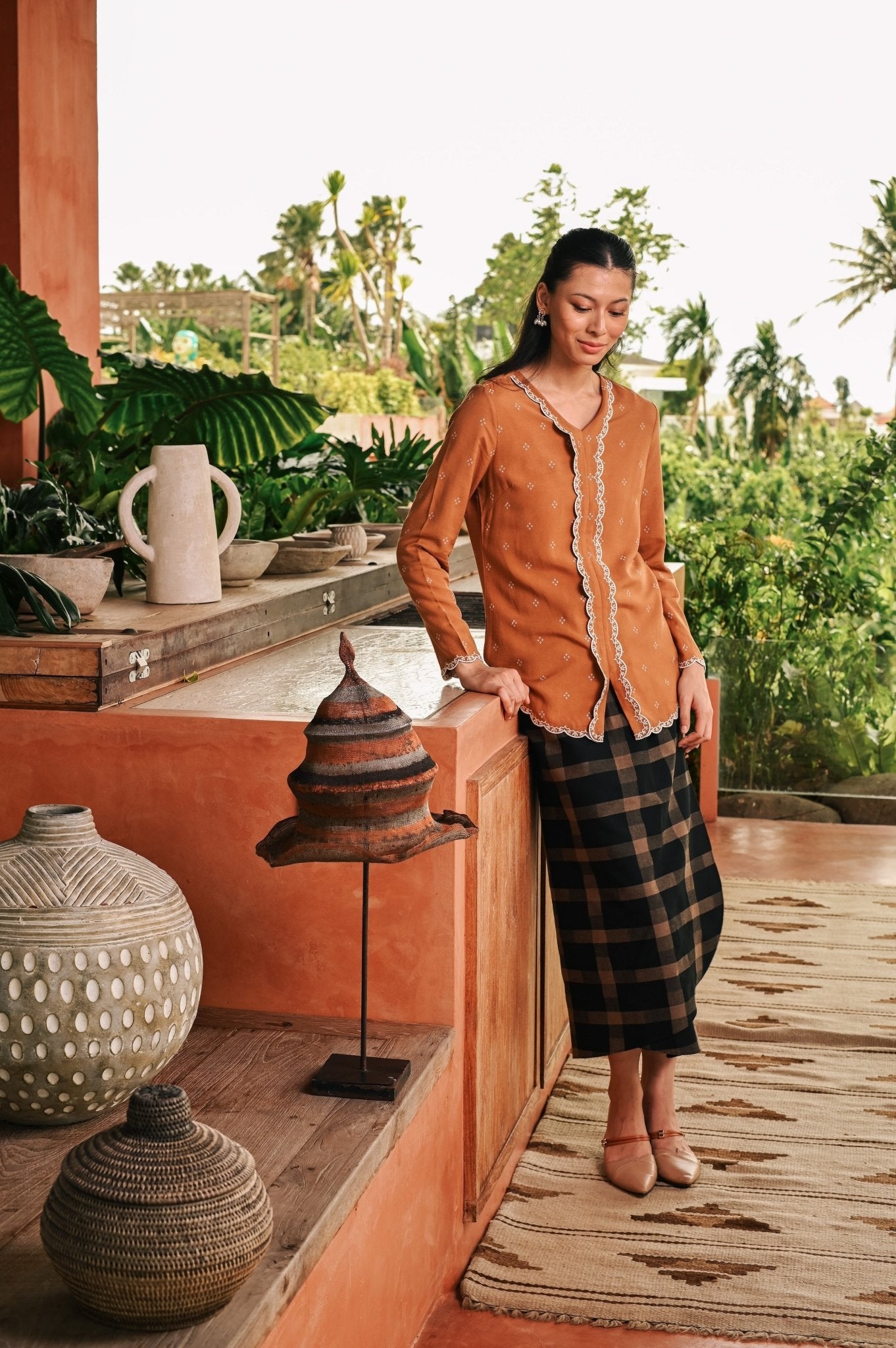 The Embun Collection Women Embroidered Kebaya Top in Brown Diamond Print - Umbi