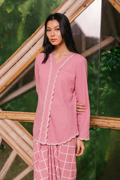 The Embun Collection Women Embroidered Kebaya Top in Lavender Pink