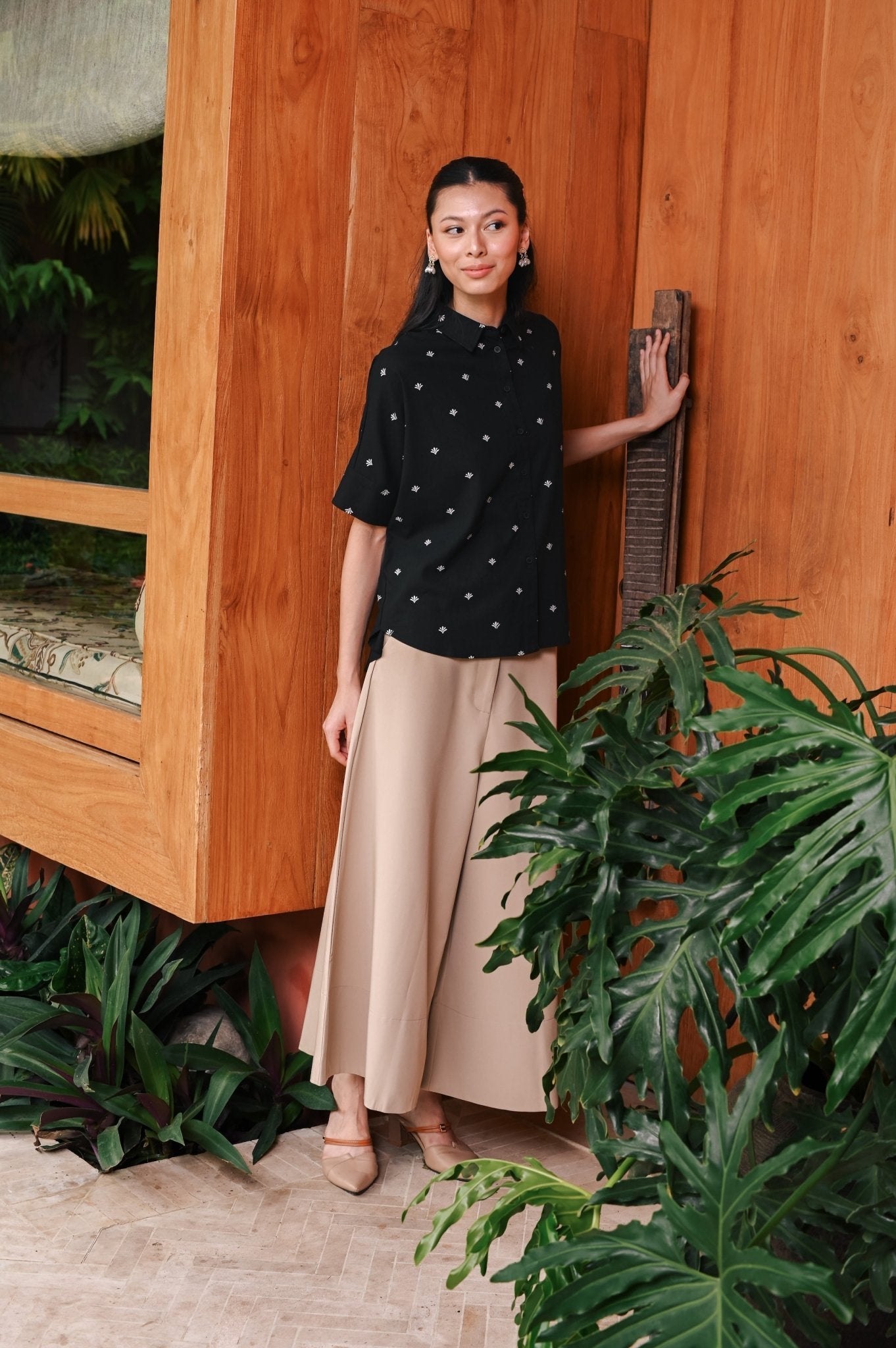 The Embun Collection Women Short Sleeves Loose Fit Blouse in Black Pelita Print - Umbi