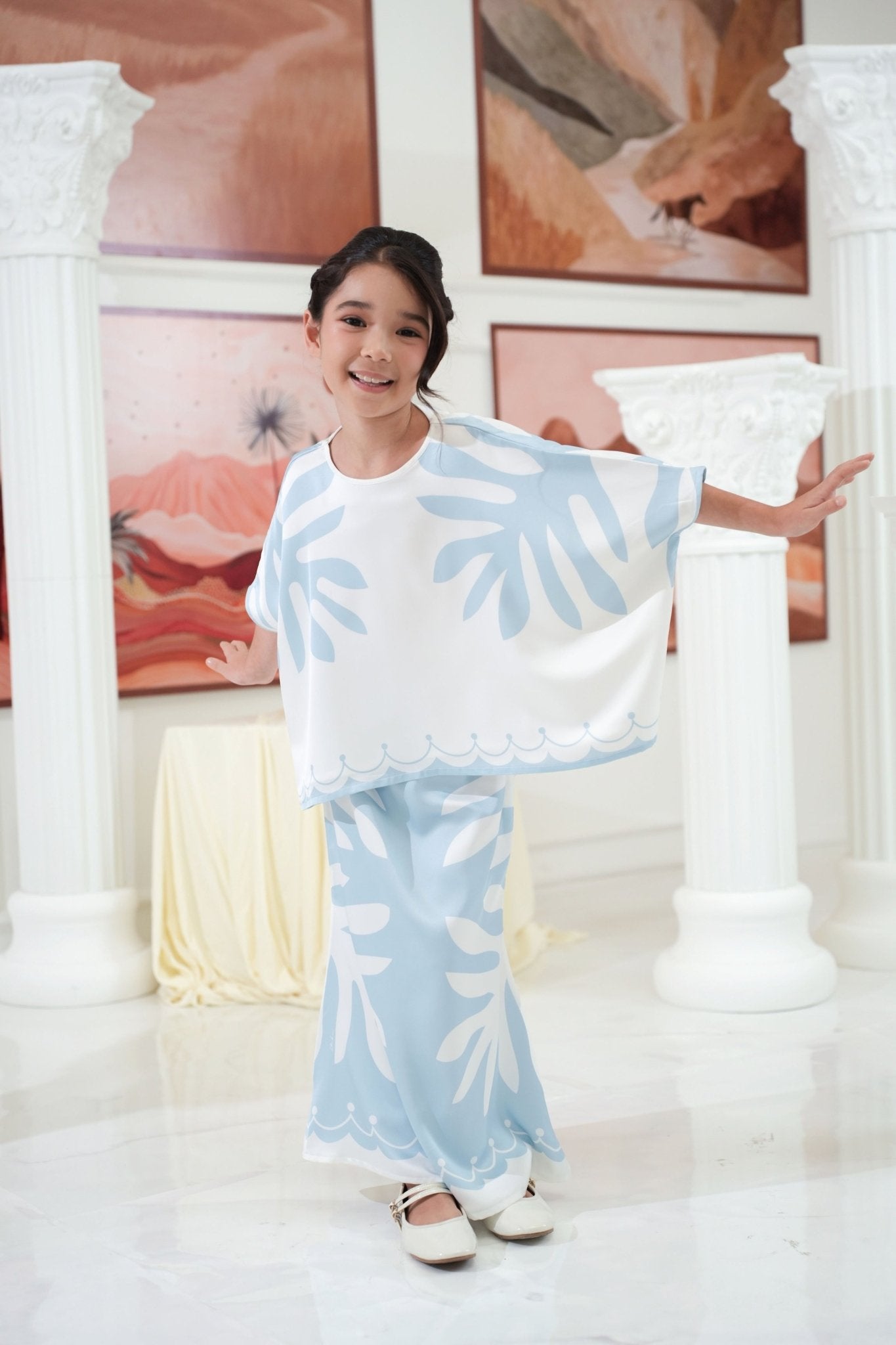 The Galleria Collection Girl Saloma Set In Baby Blue Ivy Print - Umbi