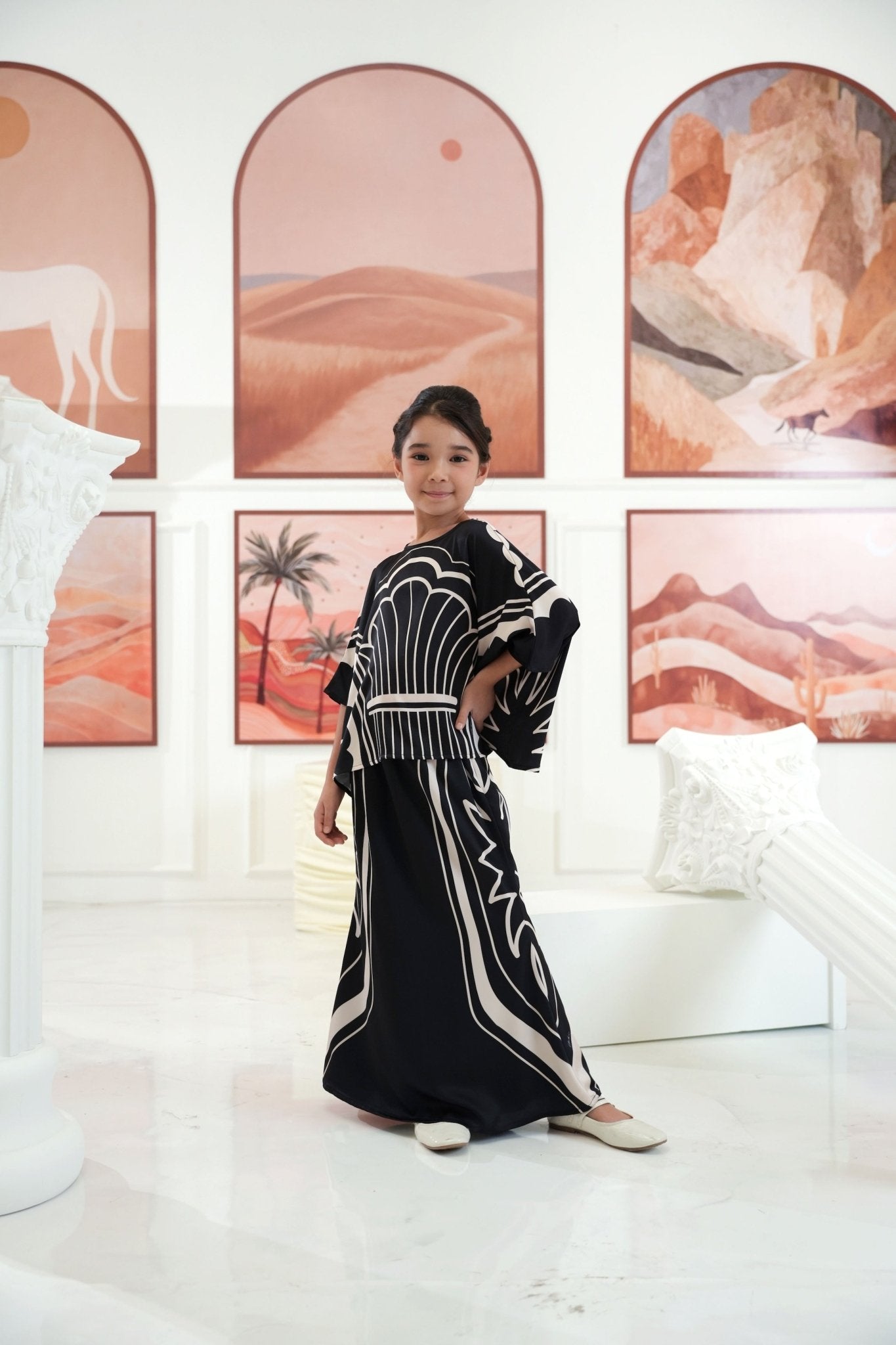 The Galleria Collection Girl Saloma Set In Black Athens Print - Umbi