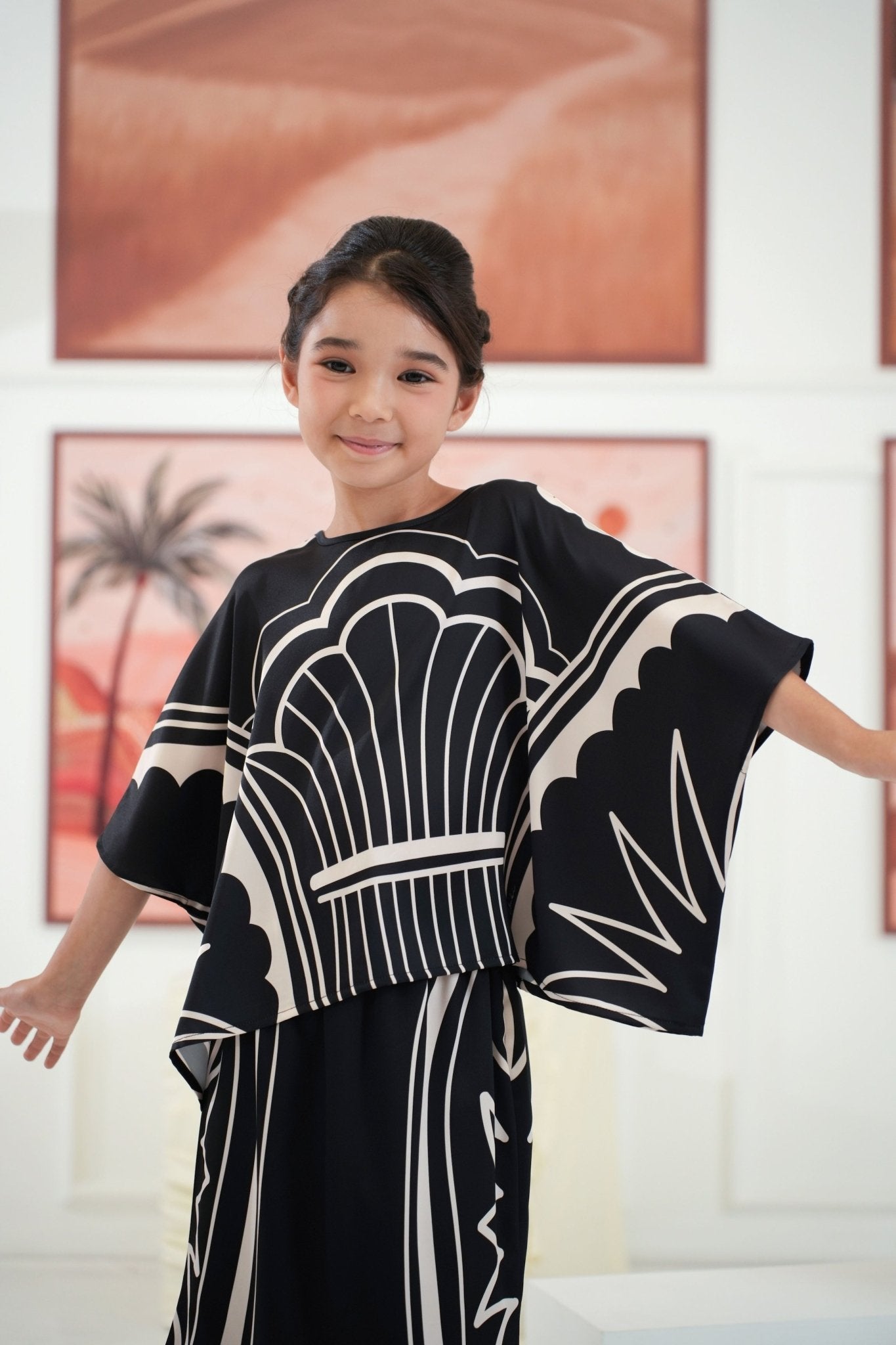 The Galleria Collection Girl Saloma Set In Black Athens Print - Umbi