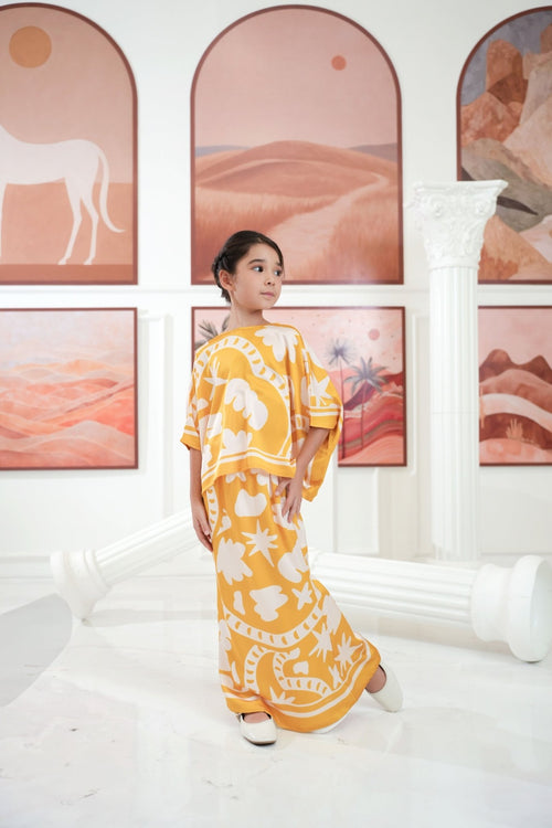 The Galleria Collection Girl Saloma Set In Golden Yellow Winter Print
