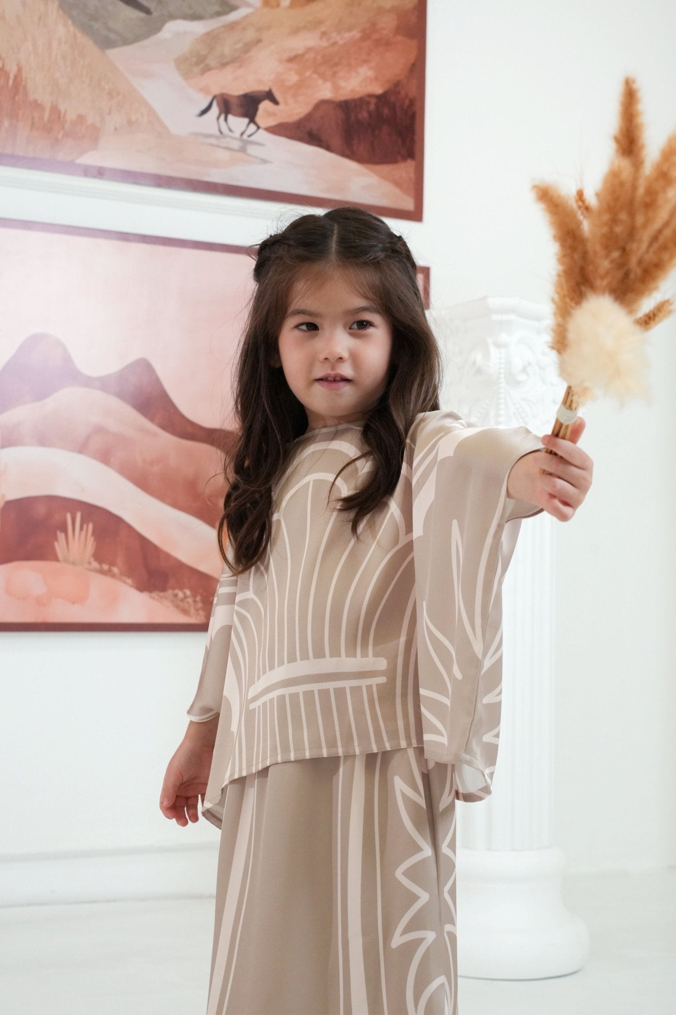 The Galleria Collection Girl Saloma Set In Sand Athens Print - Umbi