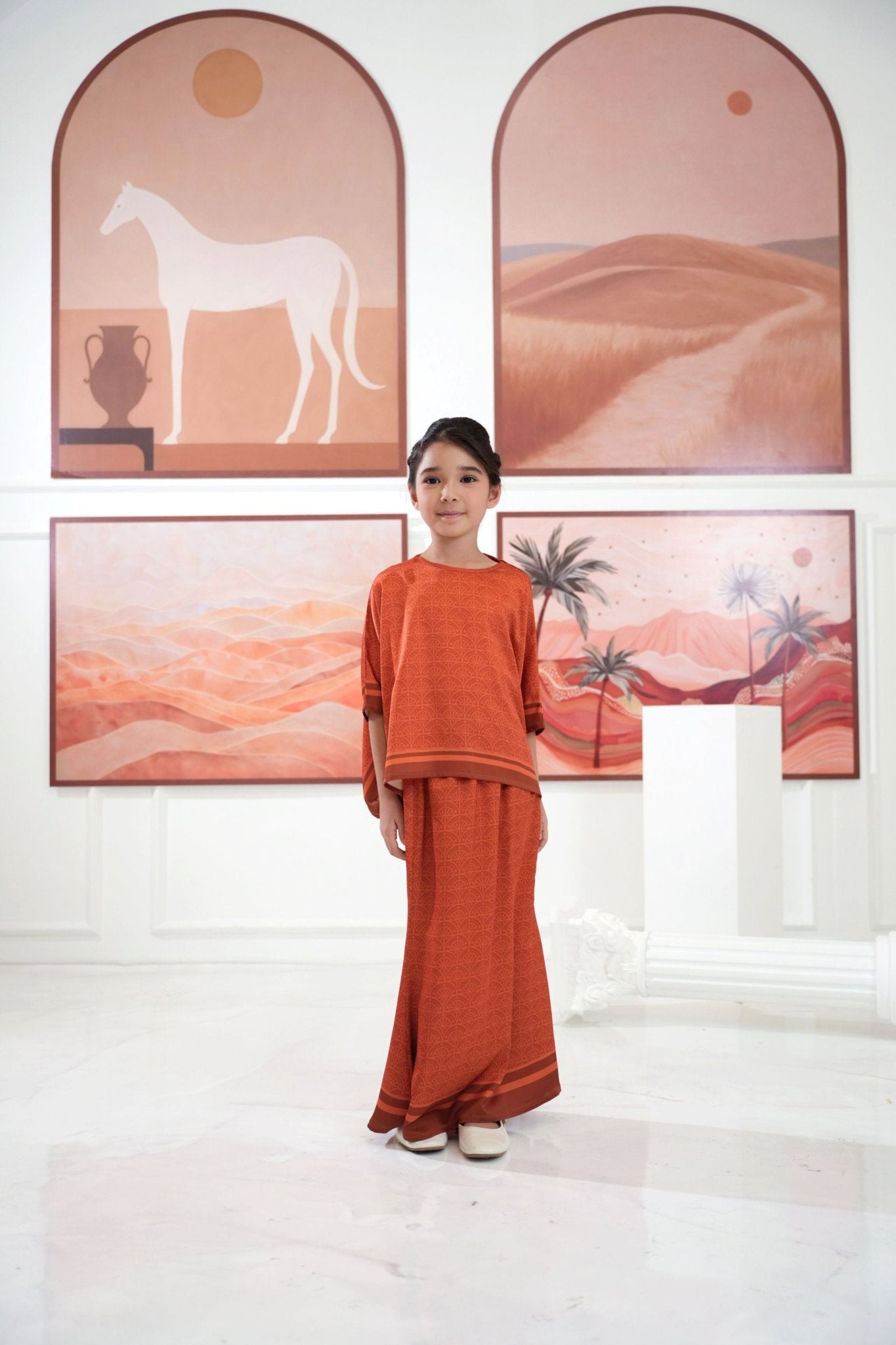 The Galleria Collection Pt.1 Girl Saloma Set In Brick Orange Crystal Print - Umbi