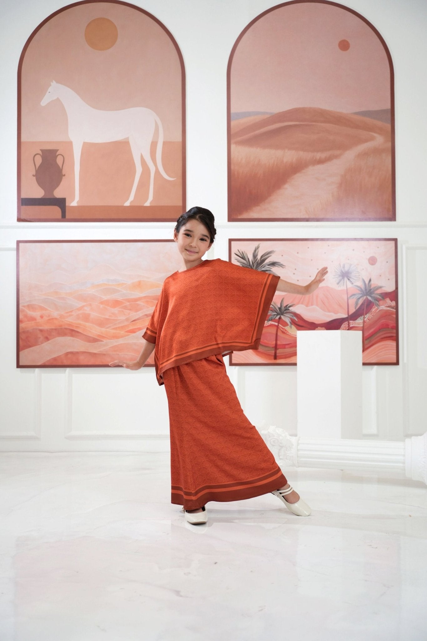 The Galleria Collection Pt.1 Girl Saloma Set In Brick Orange Crystal Print - Umbi