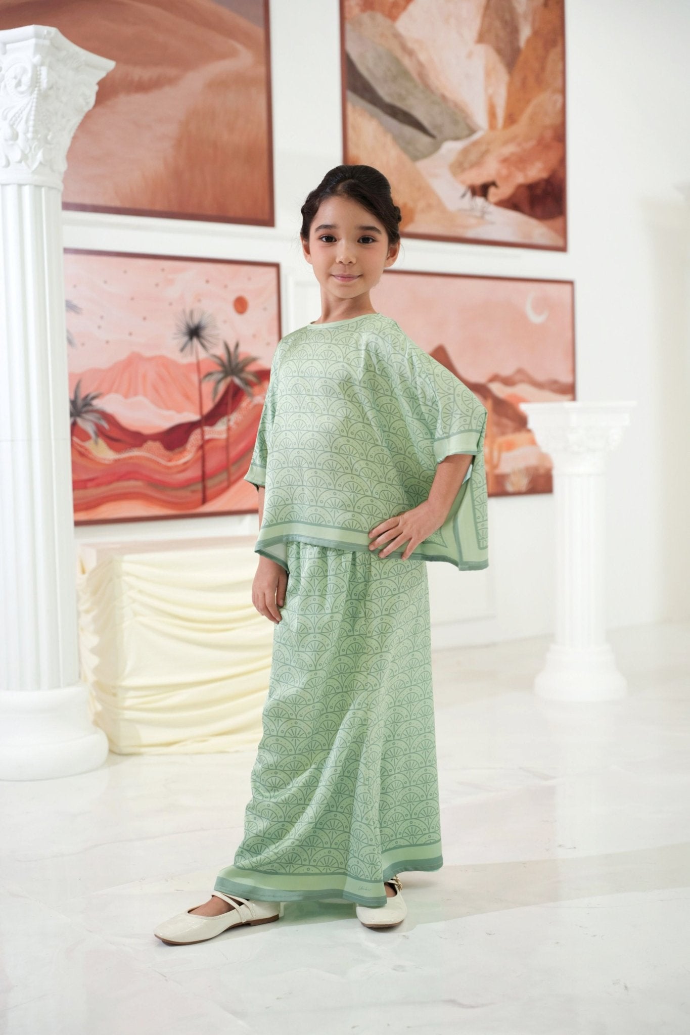 The Galleria Collection Pt.1 Girl Saloma Set In Mint Green Crystal Print - Umbi