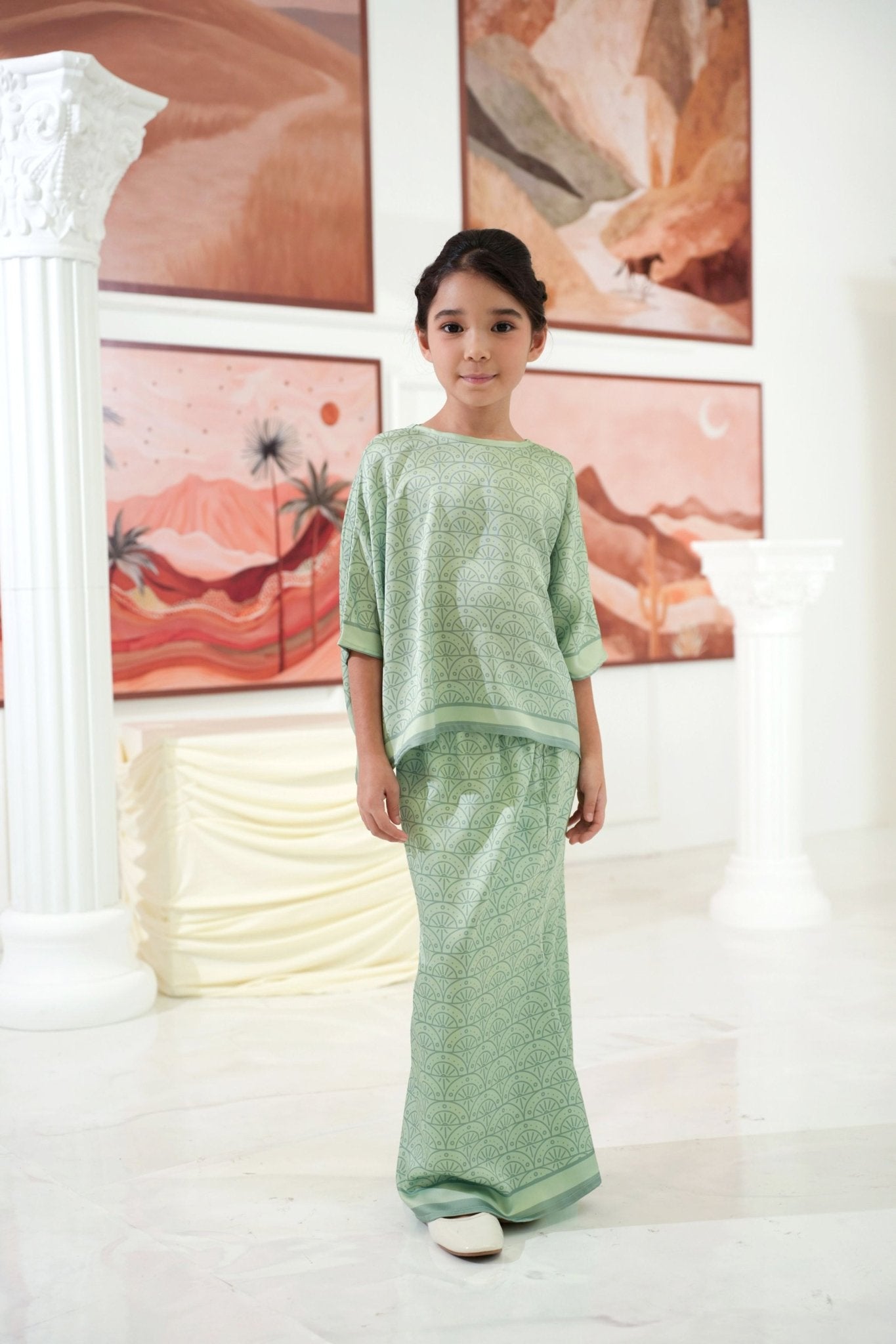 The Galleria Collection Pt.1 Girl Saloma Set In Mint Green Crystal Print - Umbi