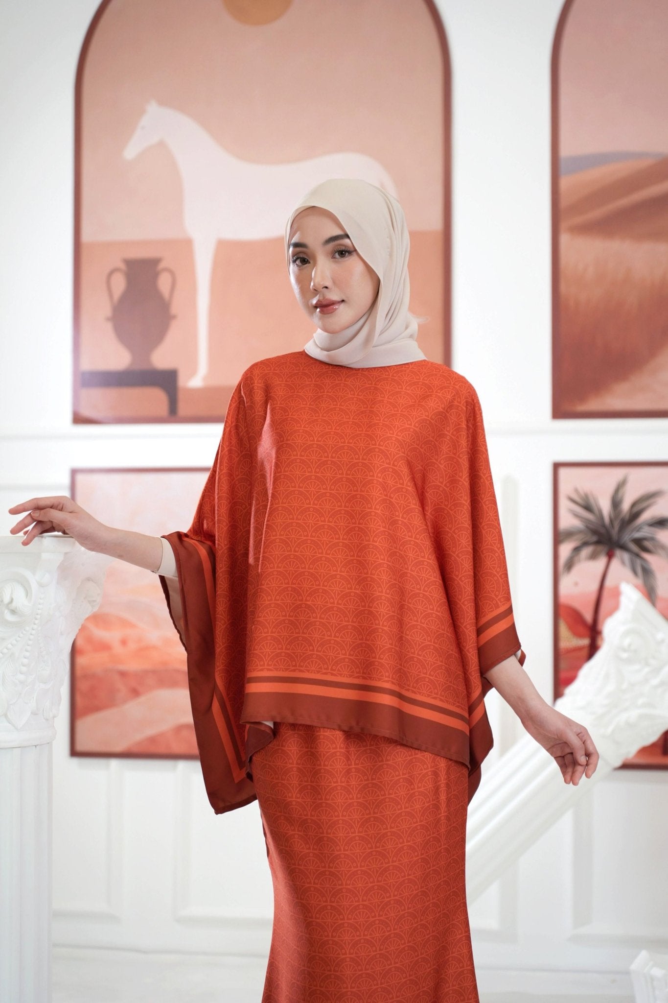 The Galleria Collection Pt.1 Women Saloma Set In Brick Orange Crystal Print - Umbi