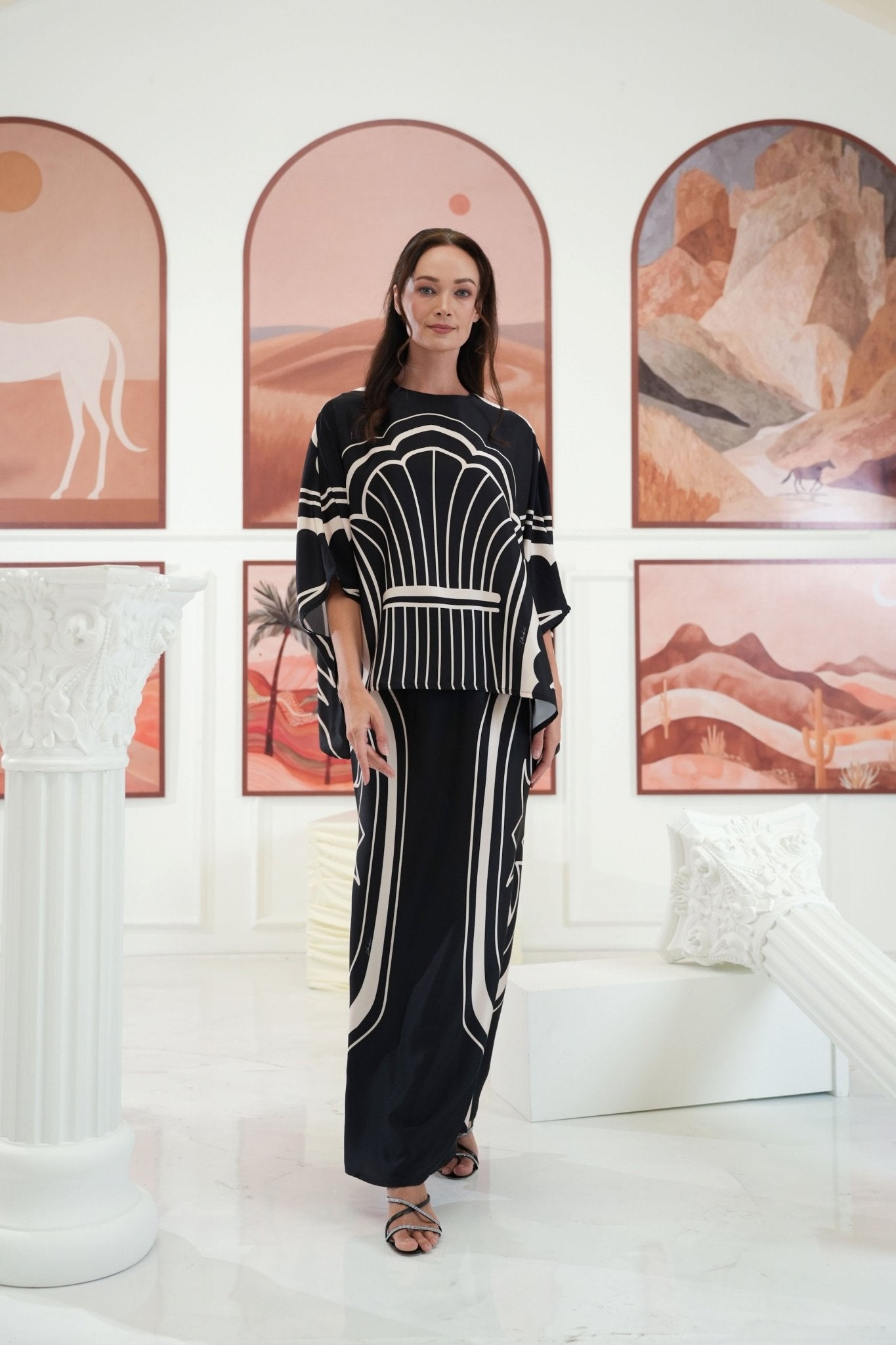 The Galleria Collection Women Saloma Set In Black Athens Print - Umbi