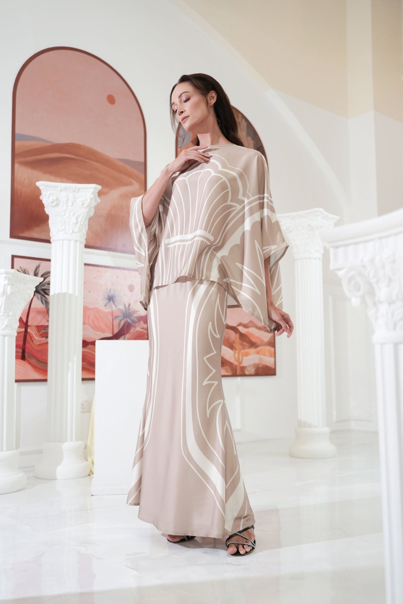 The Galleria Collection Women Saloma Set In Sand Athens Print - Umbi