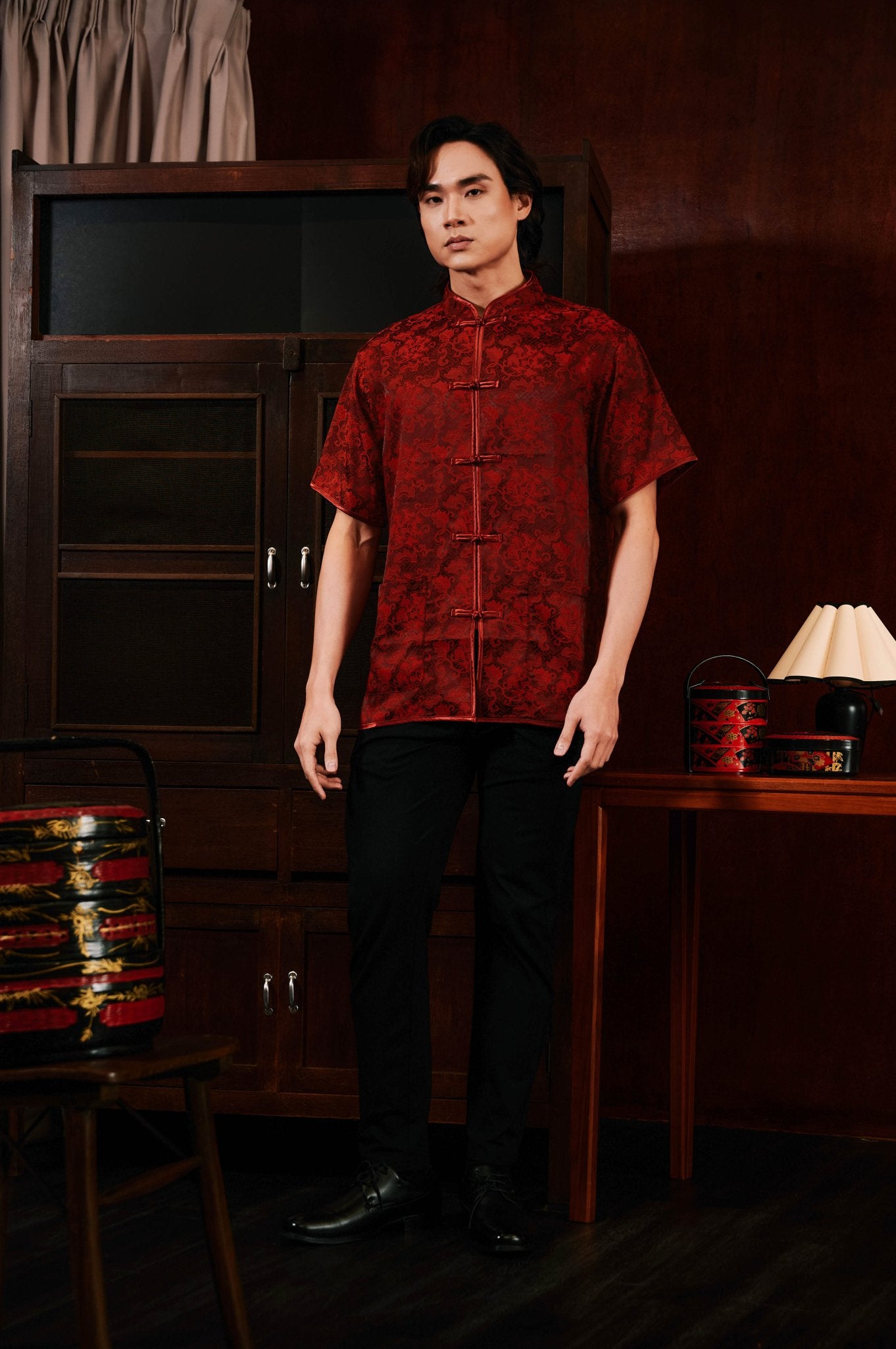 The Huā Collection Men Short Sleeves Samfu in 韵 Cadence Jacquard Maroon - Umbi