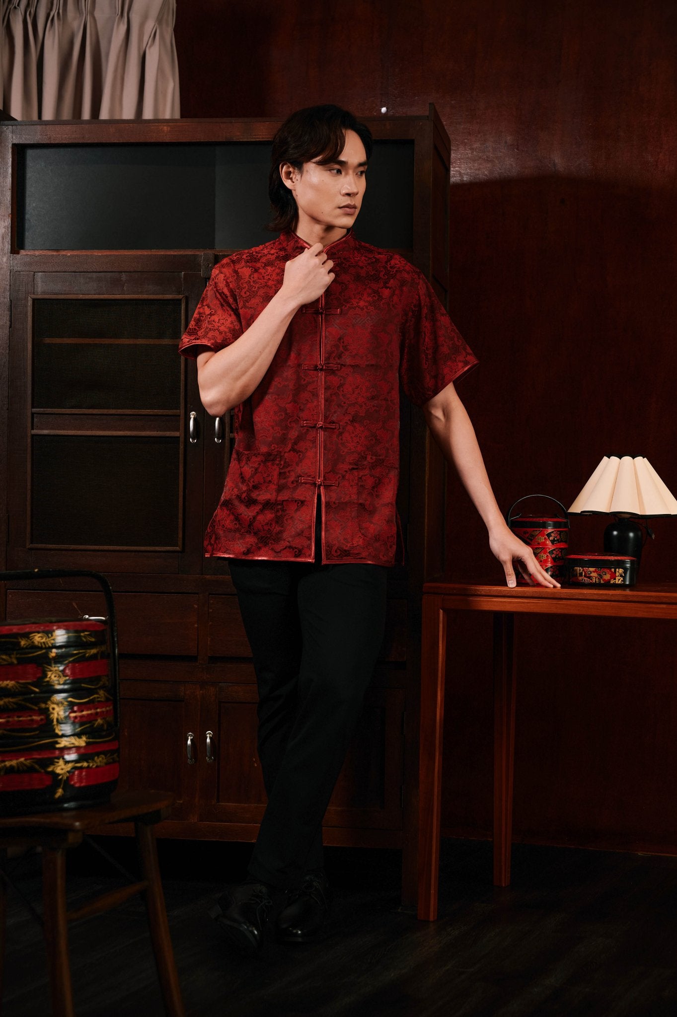The Huā Collection Men Short Sleeves Samfu in 韵 Cadence Jacquard Maroon - Umbi