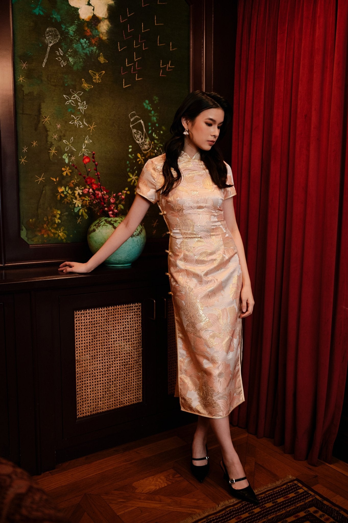 The Huā Collection Women Fitted Cheongsam in 蕊 Blossom Jacquard Gold - Umbi