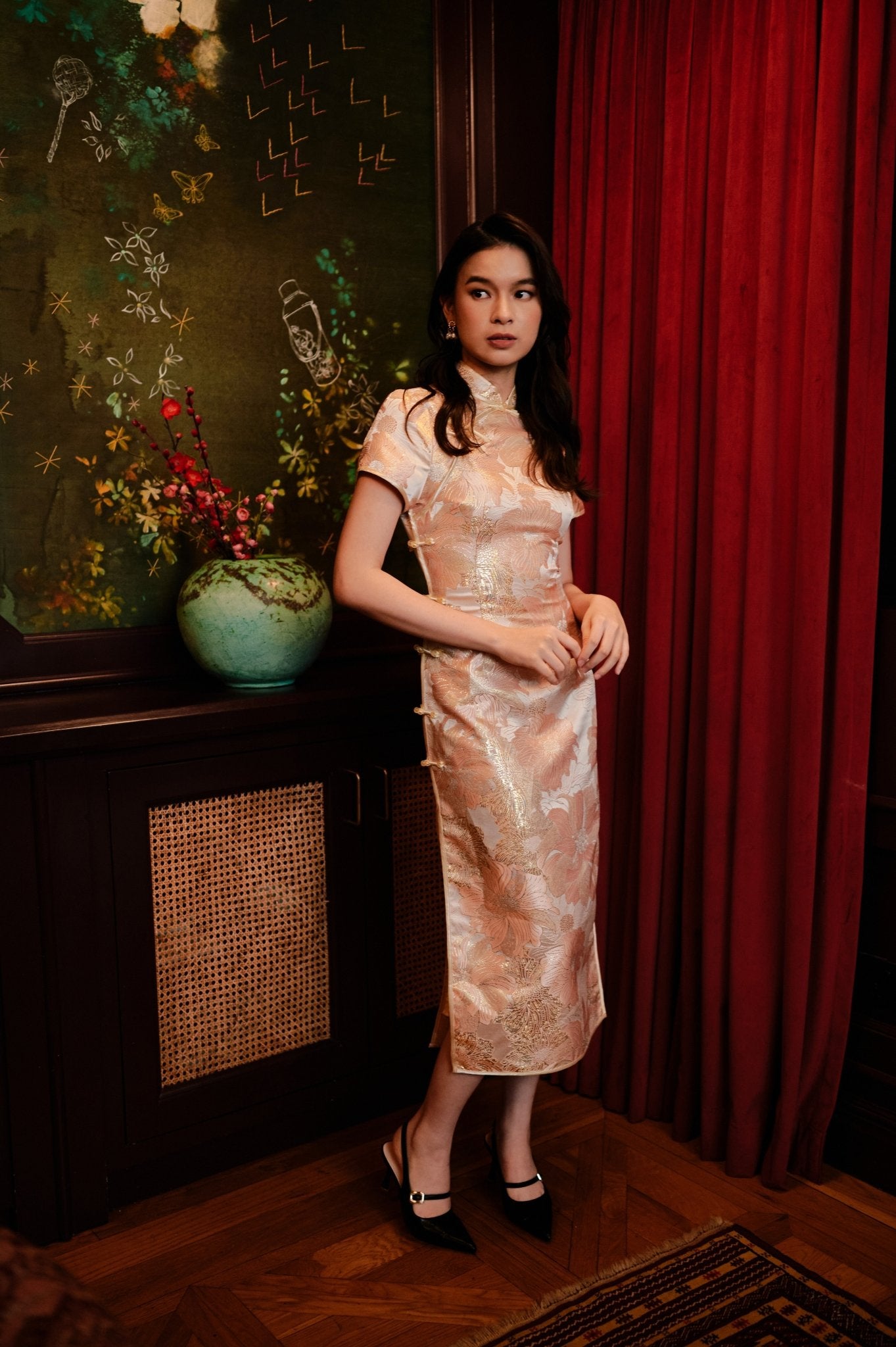 The Huā Collection Women Fitted Cheongsam in 蕊 Blossom Jacquard Gold - Umbi