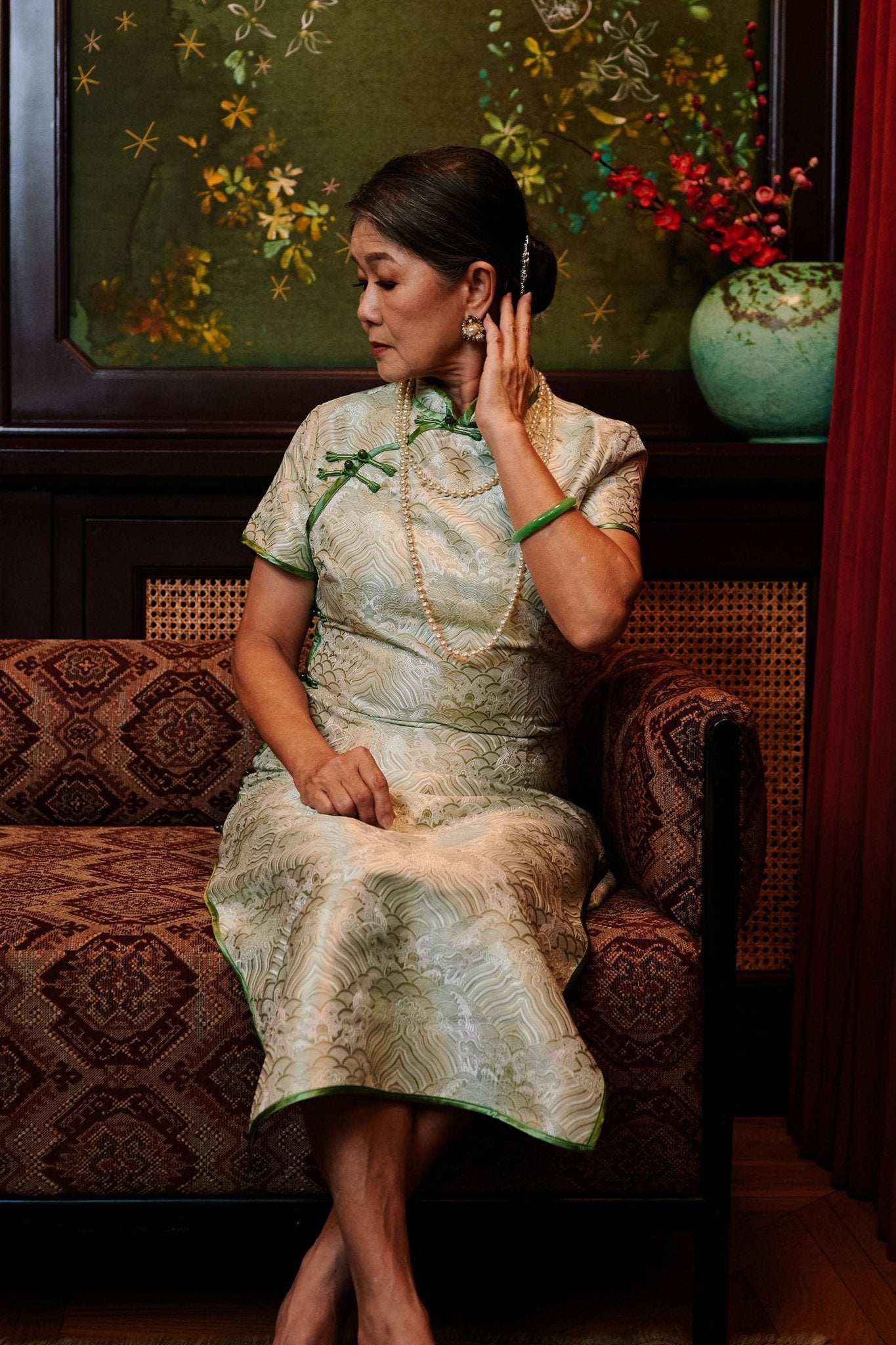 The Huā Collection Women Fitted Cheongsam in 韵 Cadence Jacquard Green - Umbi