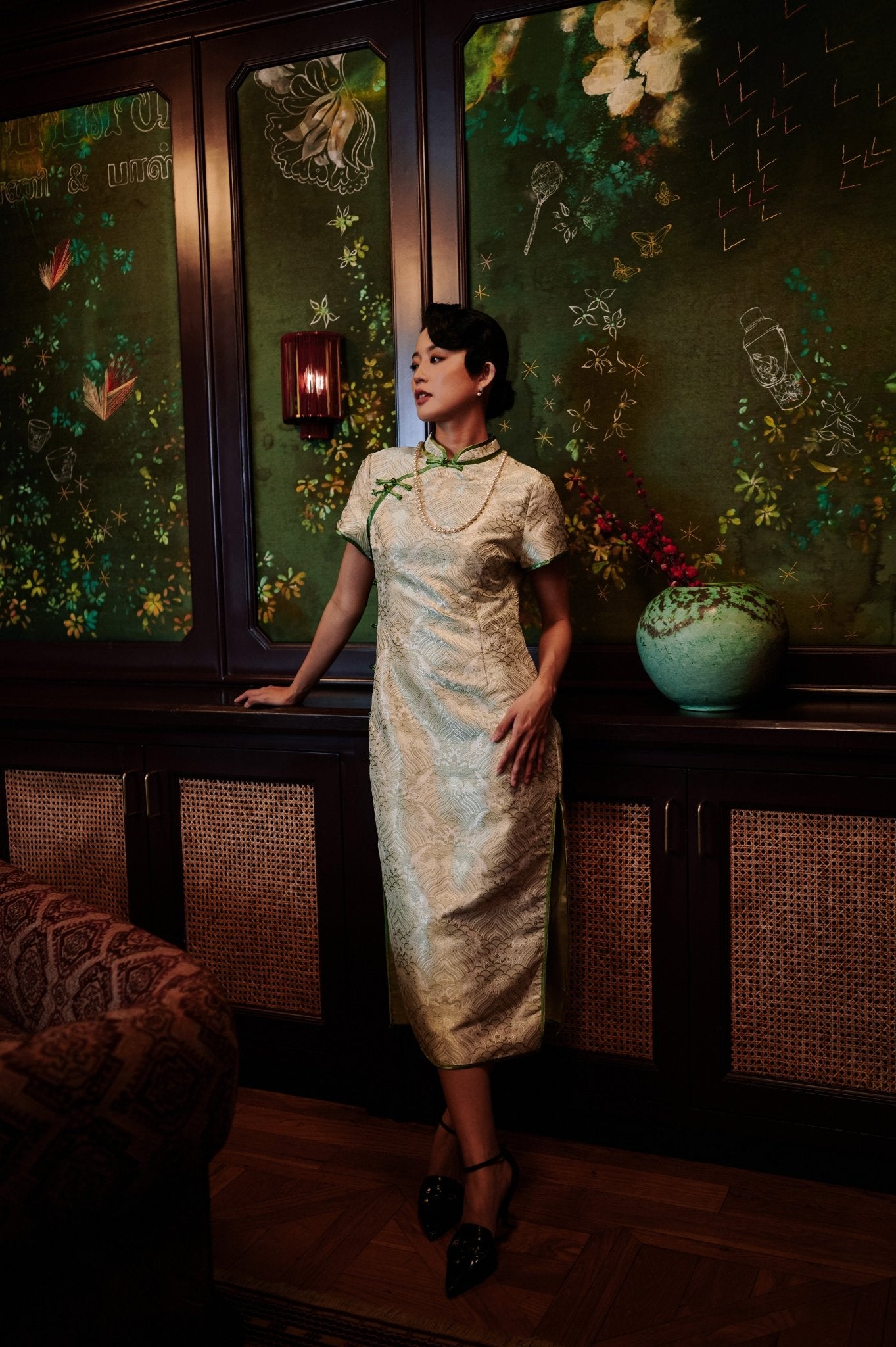 The Huā Collection Women Fitted Cheongsam in 韵 Cadence Jacquard Green - Umbi