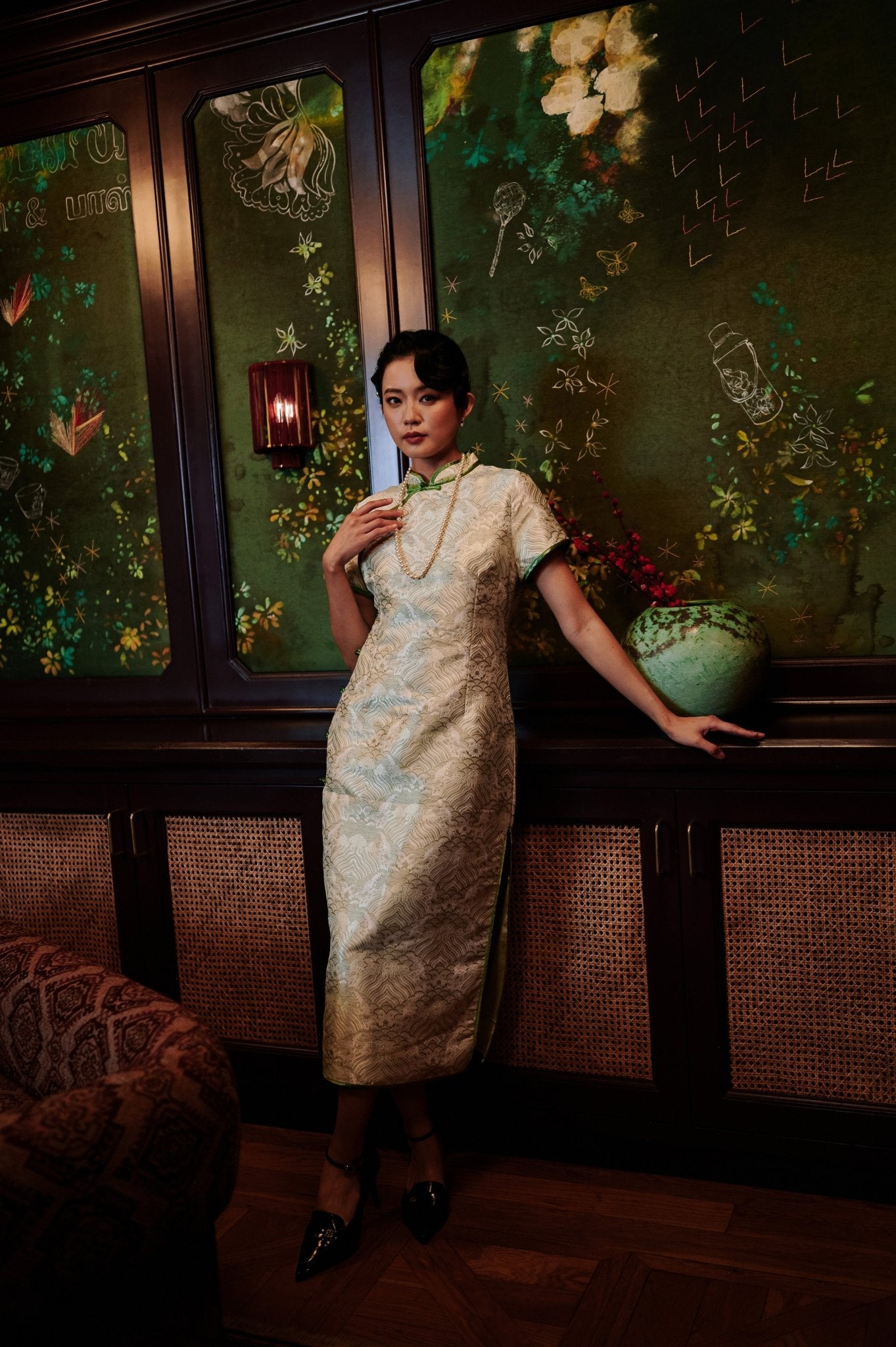 The Huā Collection Women Fitted Cheongsam in 韵 Cadence Jacquard Green - Umbi