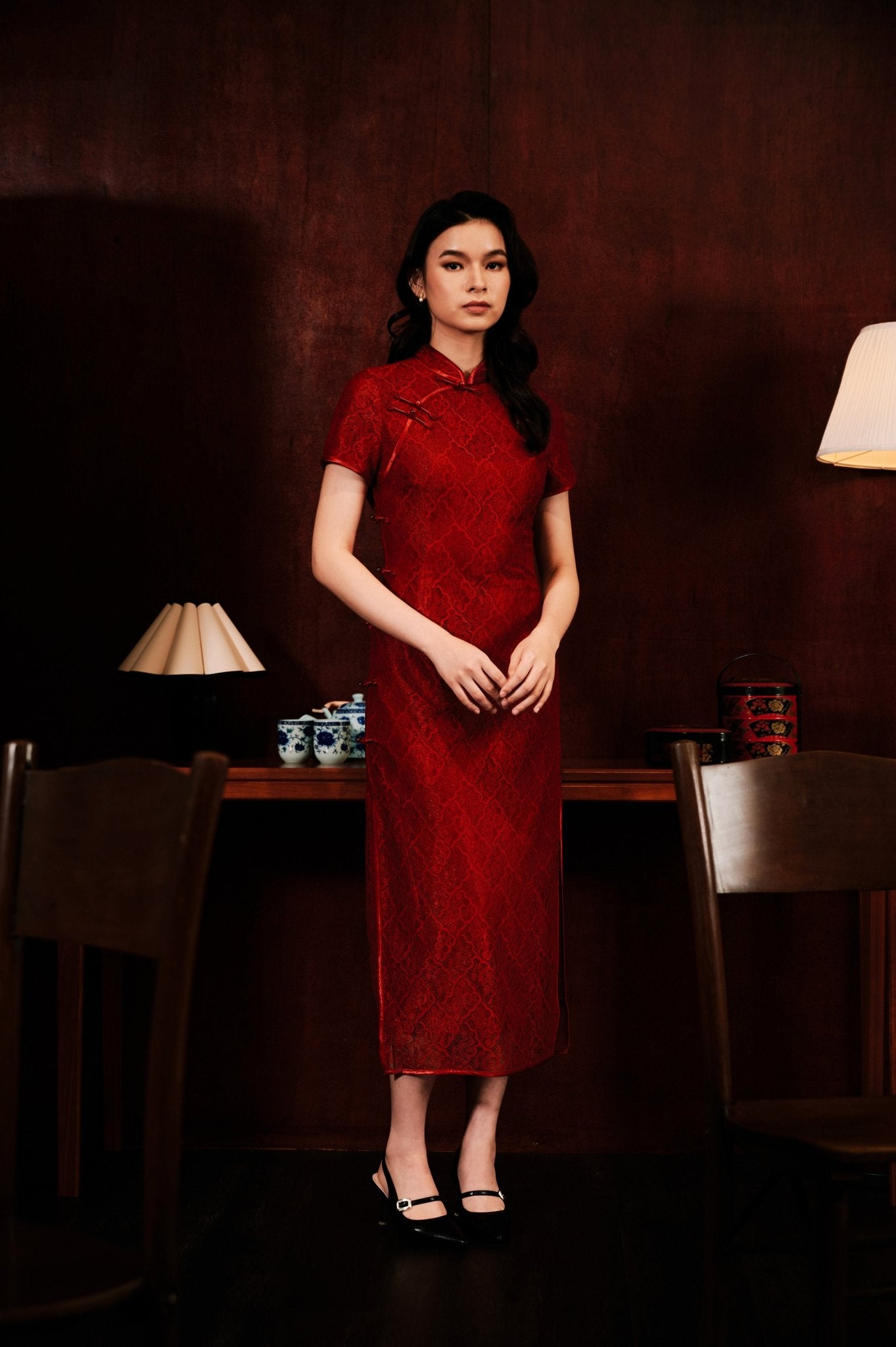 The Huā Collection Women Fitted Cheongsam in 绮 Elegant Lace Red - Umbi