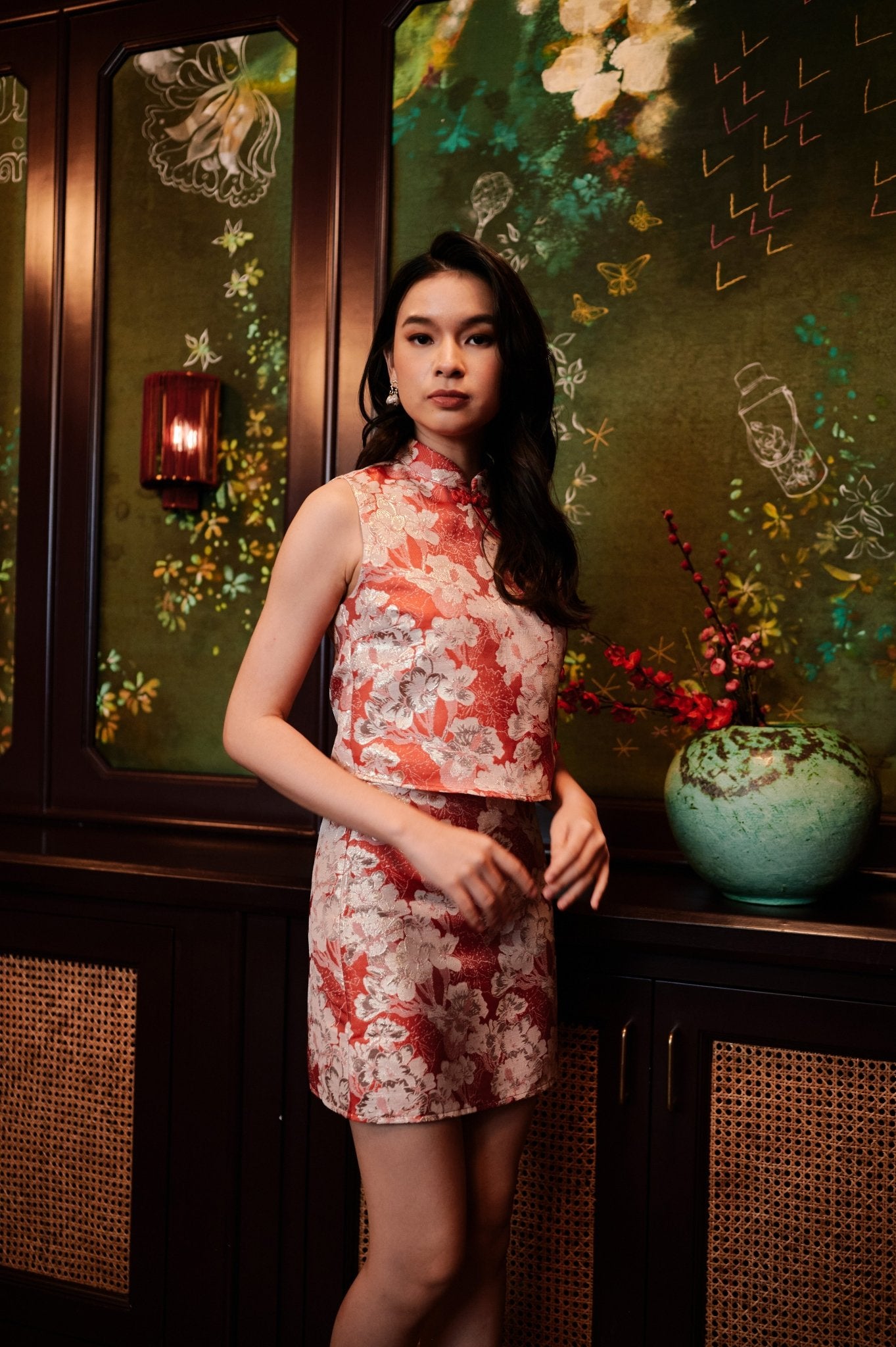 The Huā Collection Women Sleeveless Oriental Blouse in 蕊 Blossom Jacquard Red - Umbi