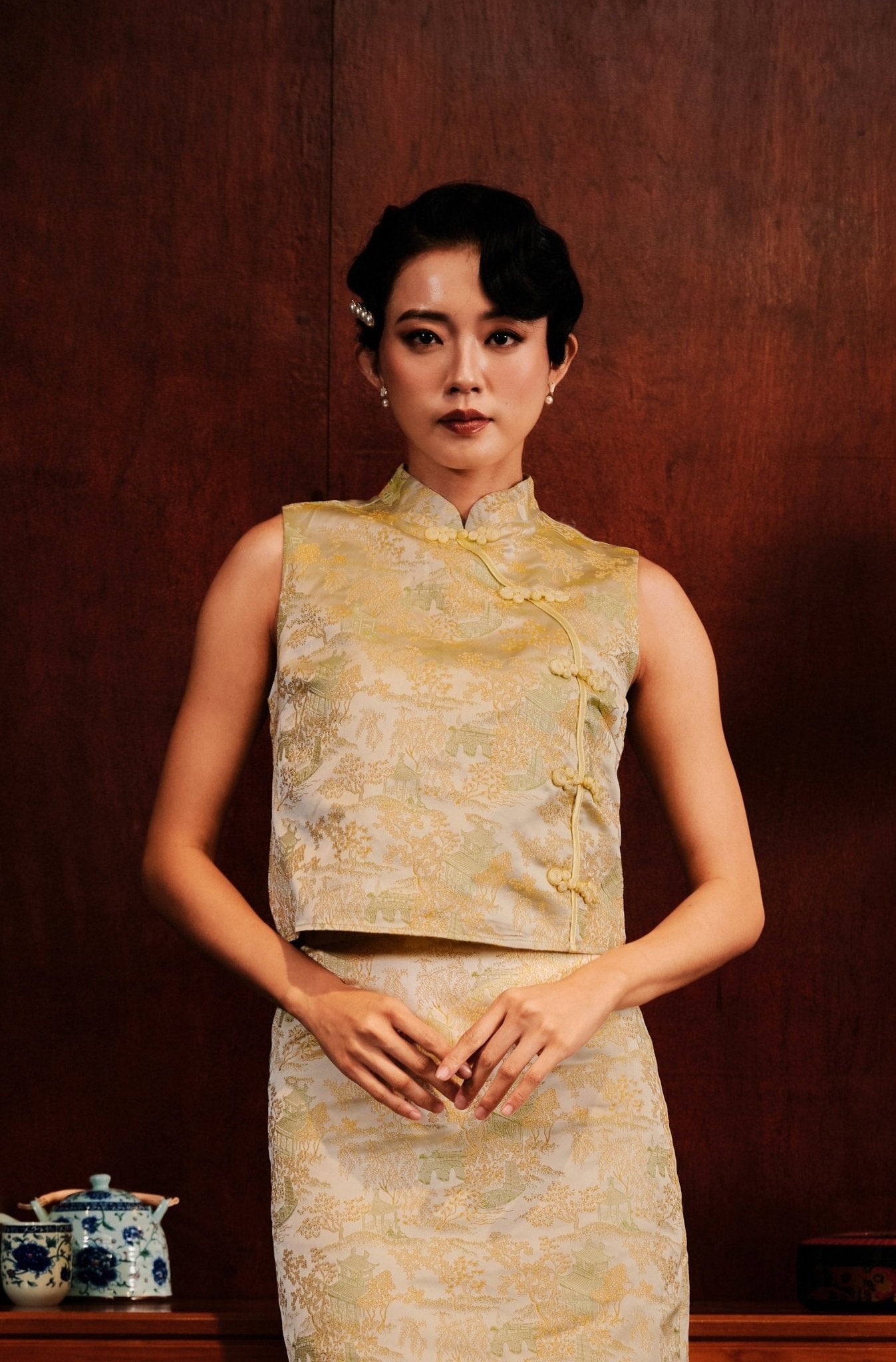 The Huā Collection Women Sleeveless Oriental Blouse in 蕊 Blossom Jacquard Yellow - Umbi