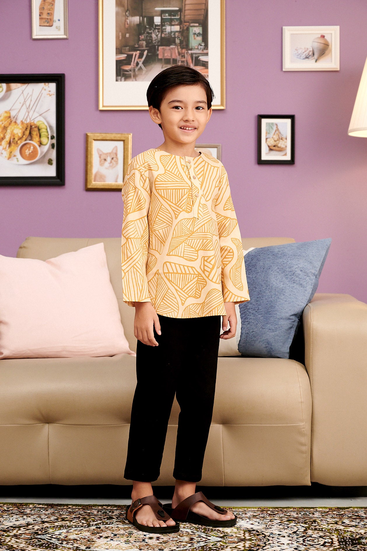 The Kenangan Raya Boy Kurta Top Gasing Print