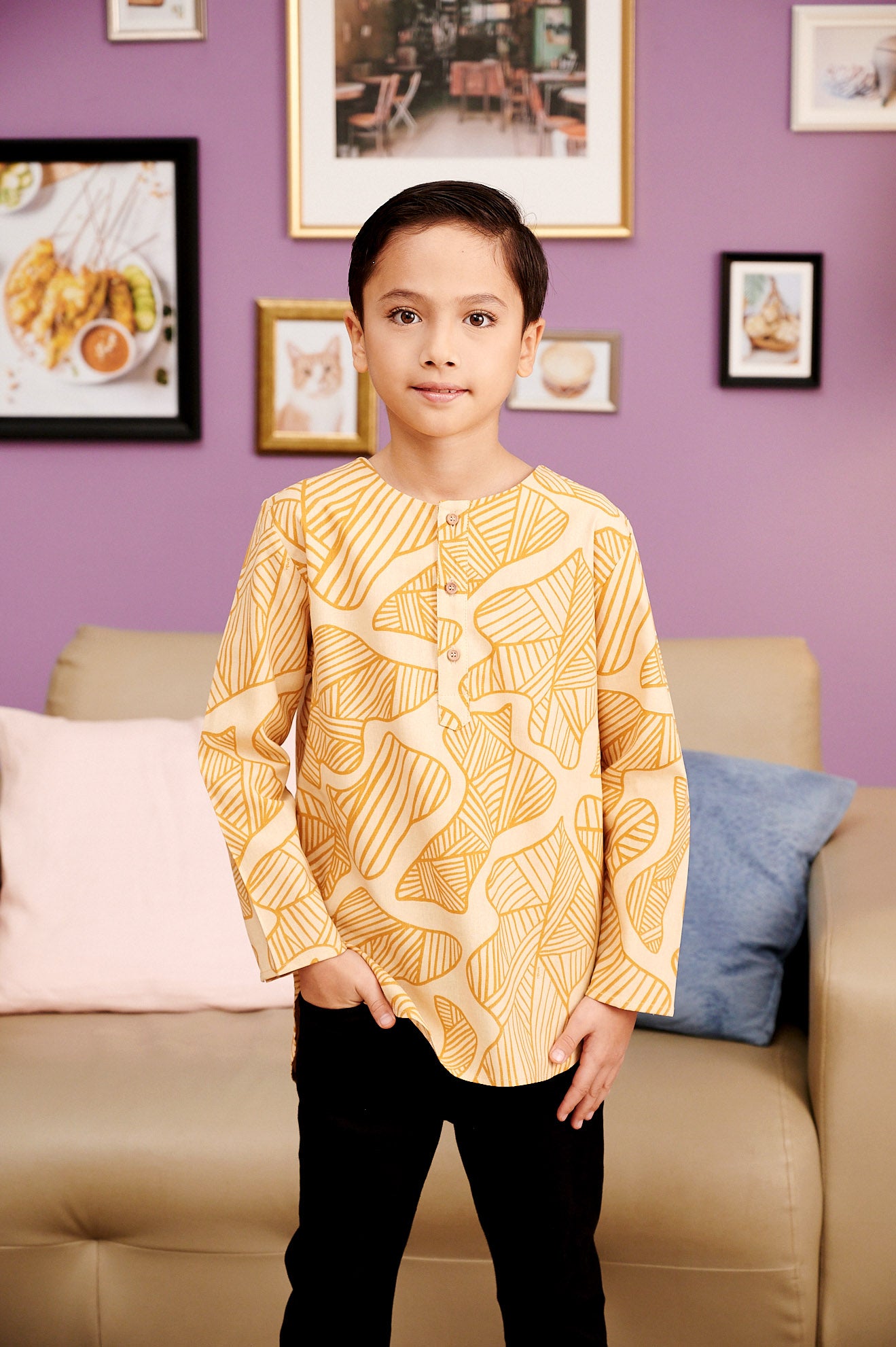 The Kenangan Raya Boy Kurta Top Gasing Print