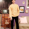 The Kenangan Raya Men Modern Kurta Top Gasing Print - Umbi