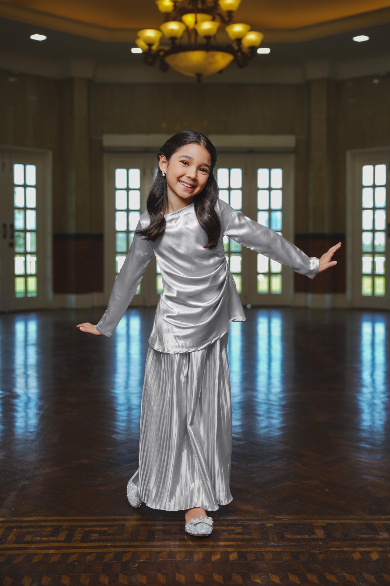 The Lumiere Collection Girl Gala Satin Set in Shiny Silver - Umbi