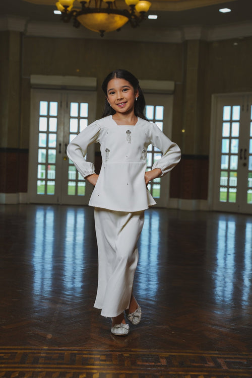 The Lumiere Collection Girl Tiara Embellished Set in Cloud White
