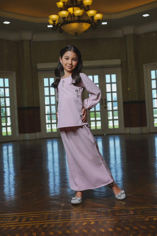 The Lumiere Collection Girl Tiara Embellished Set in Soft Pink