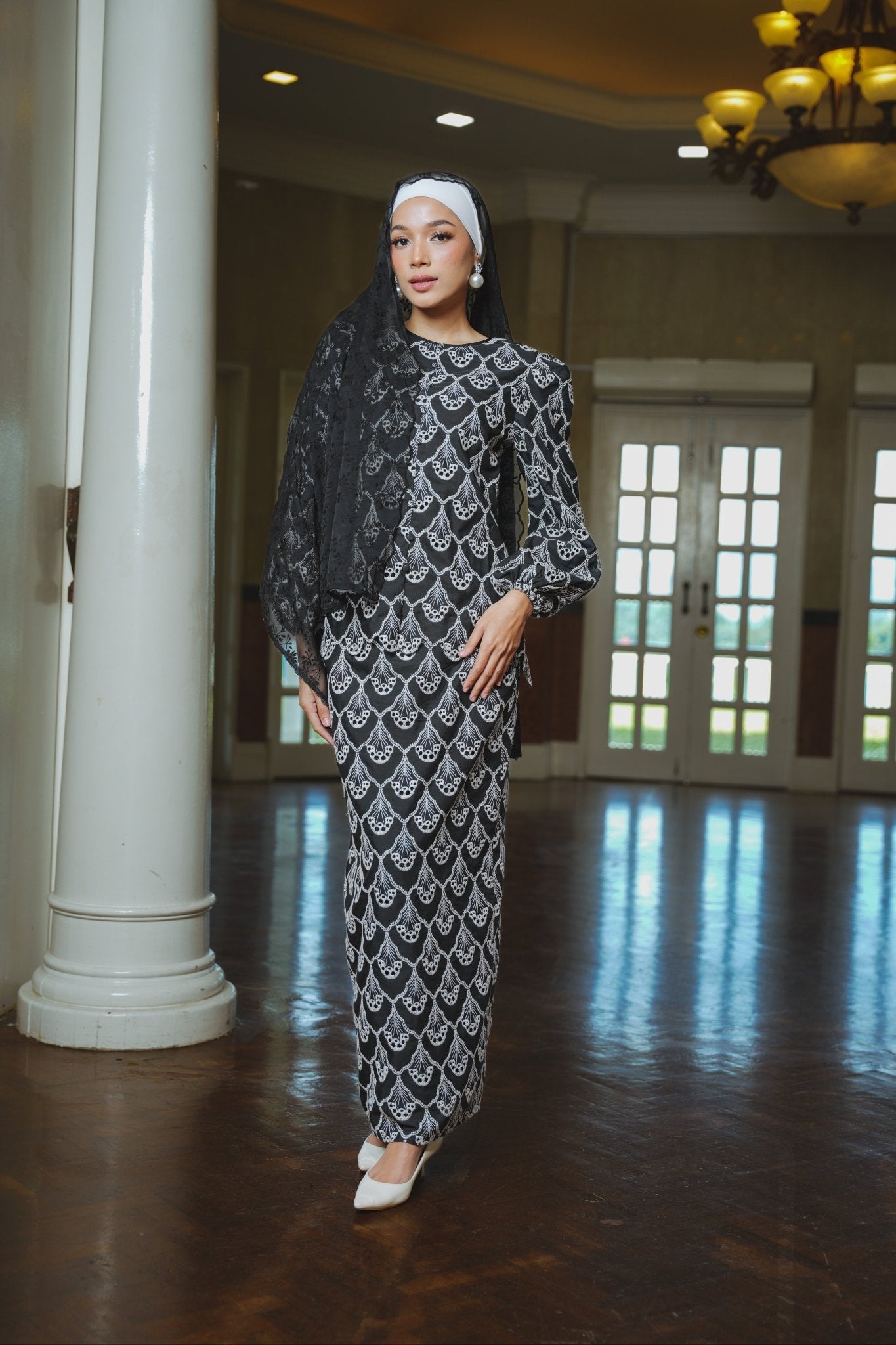The Lumiere Collection Women Amelia Kurung Set in Black Teardrop Lace - Umbi