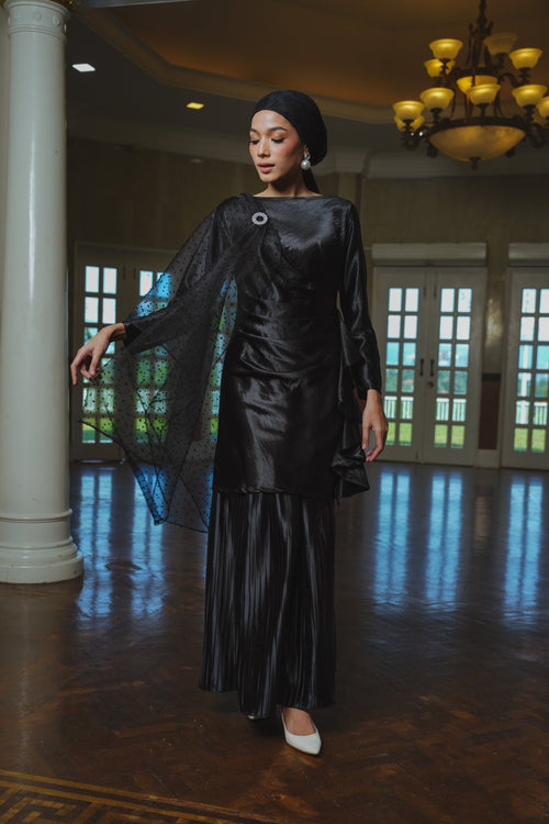 The Lumiere Collection Women Gala Satin Set in Shiny Black