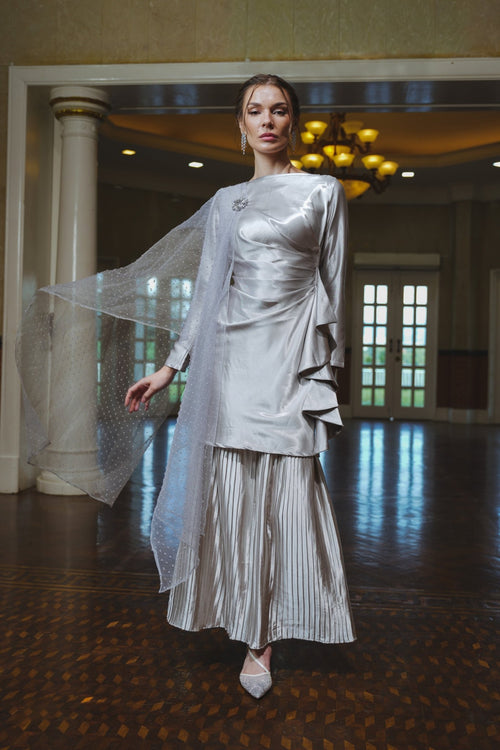 The Lumiere Collection Women Gala Satin Set in Shiny Silver