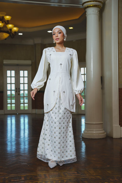 The Lumiere Collection Women Tiara Embellished Set in Cloud White