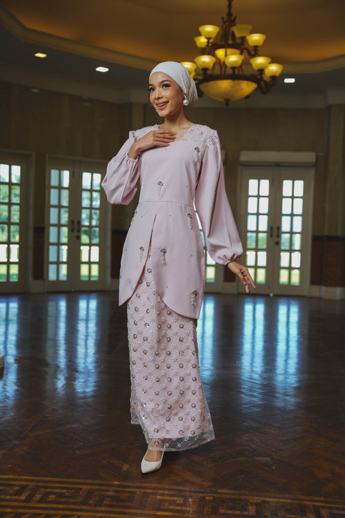 The Lumiere Collection Women Tiara Embellished Set in Soft Pink