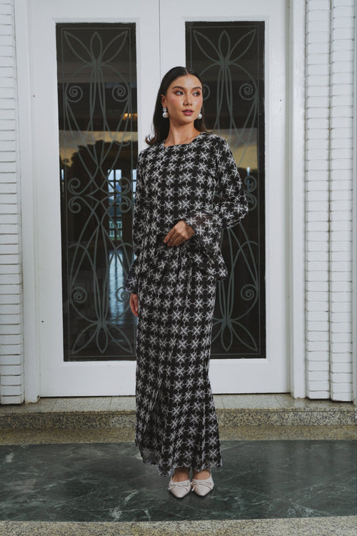 The Lumiere Collection Women Valencia Kebaya Set in Black Frost Lace