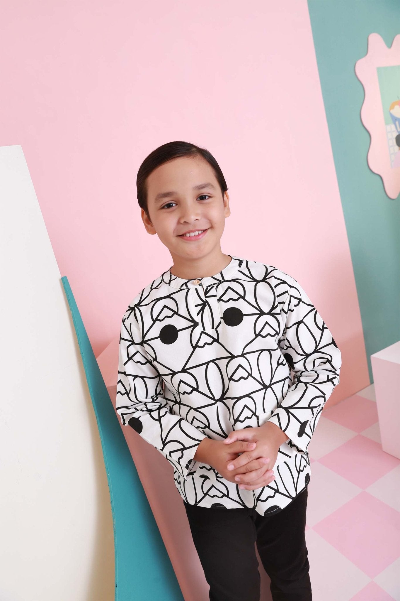The Nikmat Collection Boy Teluk Belanga Top Fuji Print - Umbi