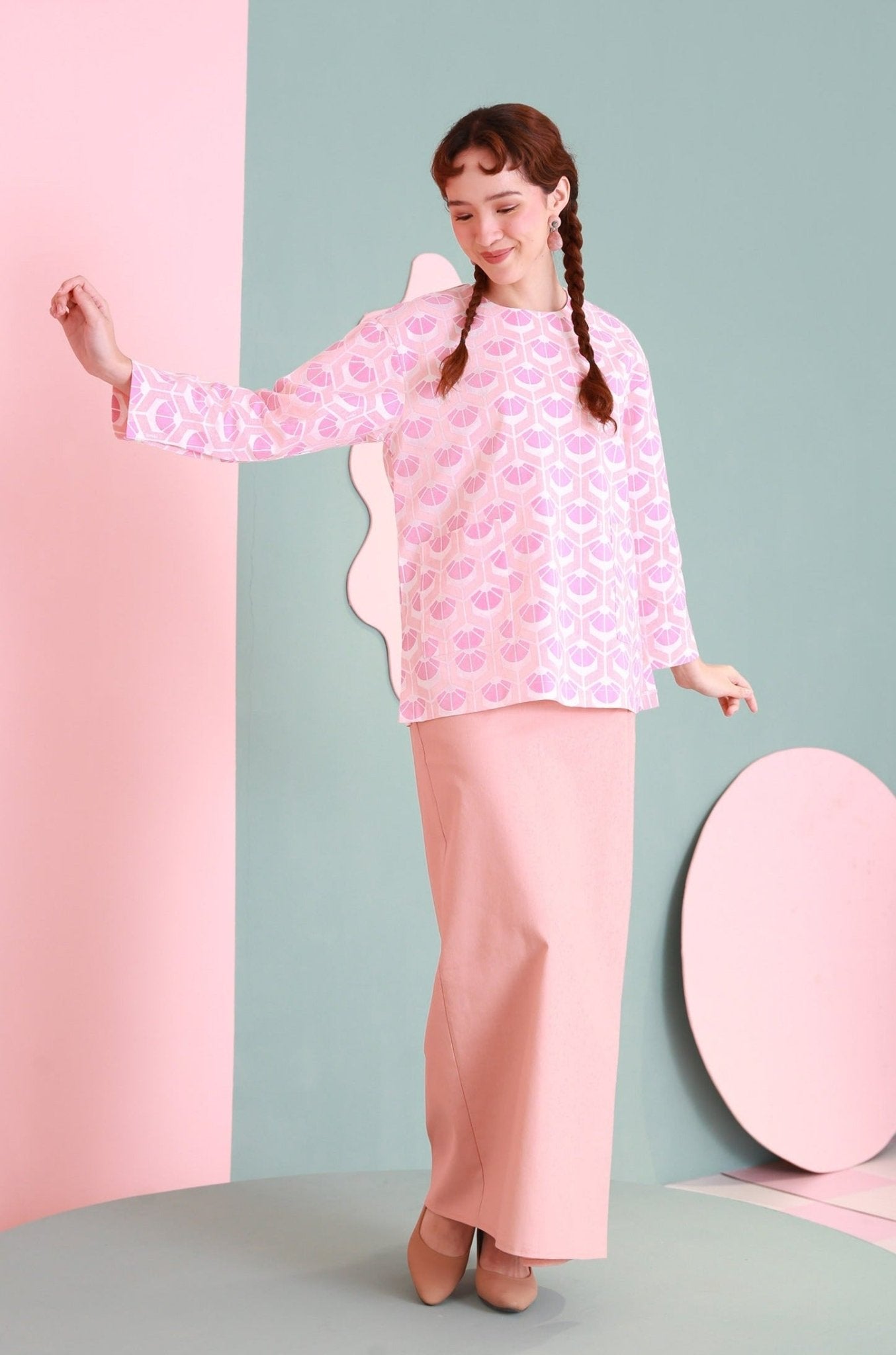 The Nikmat Collection Women Pair Pockets Boxy Blouse Cupcake Print - Umbi
