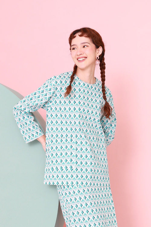 The Nikmat Collection Women Pair Pockets Boxy Blouse Mint Drops Print