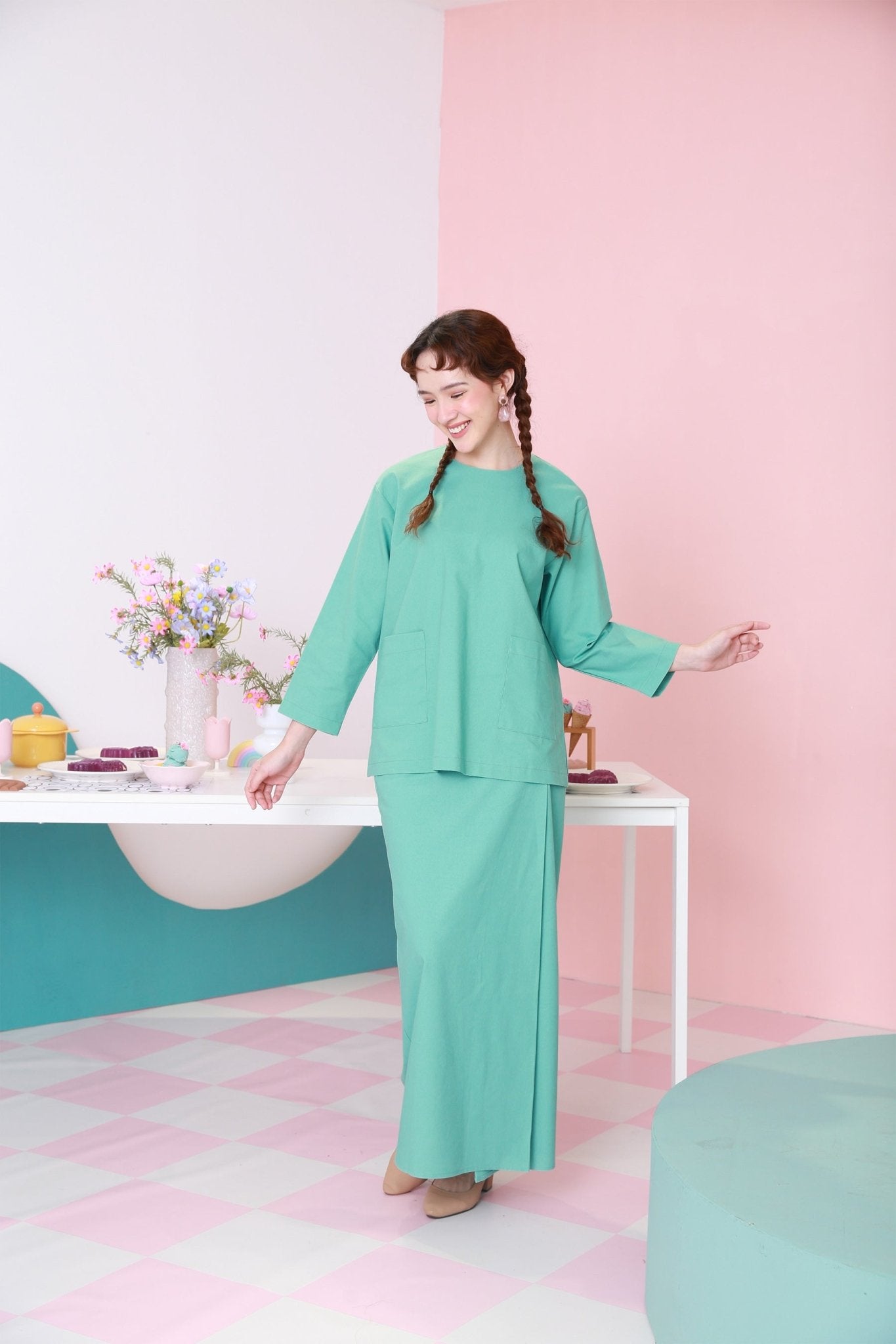The Nikmat Collection Women Pair Pockets Boxy Blouse Tiffany - Umbi