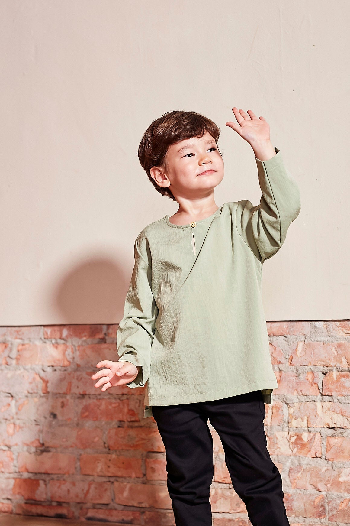 The Nostalgia Teluk Belanga Top Matcha Green - Umbi