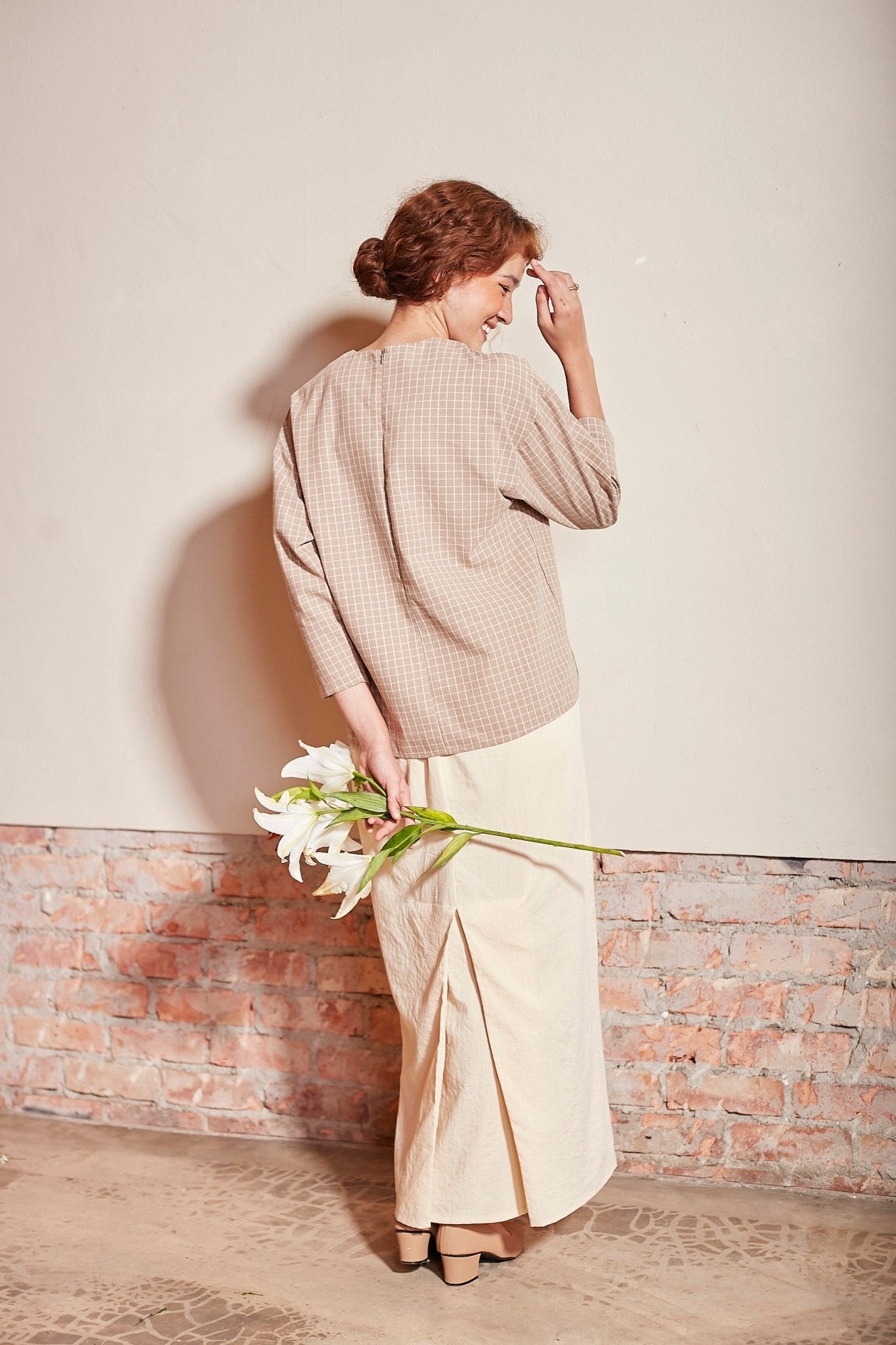 The Nostalgia Women Boxy Blouse Checked Sand - Umbi
