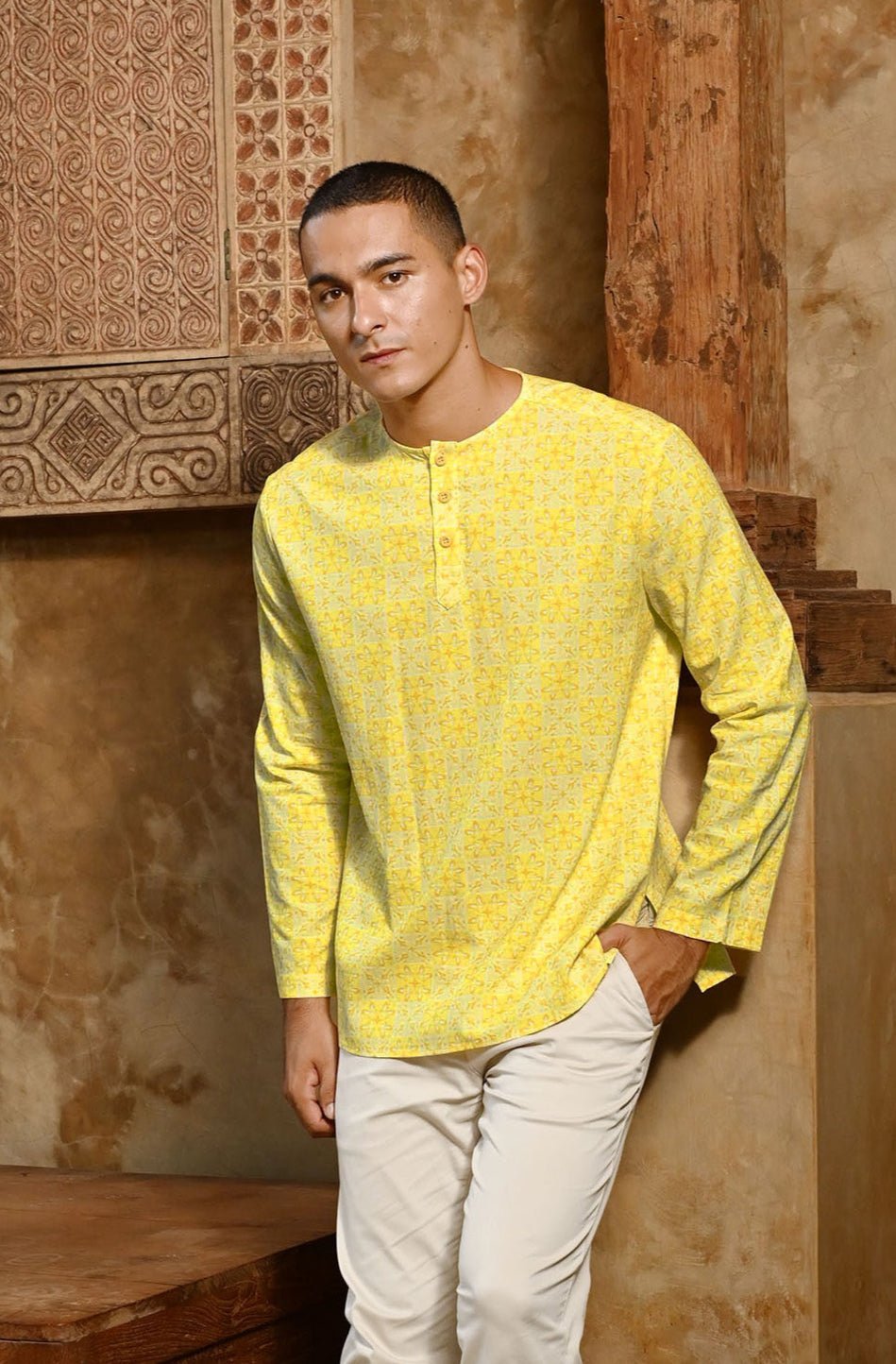 The Nusantara Collection Men Long Sleeve Kurta Sinar Print - Umbi