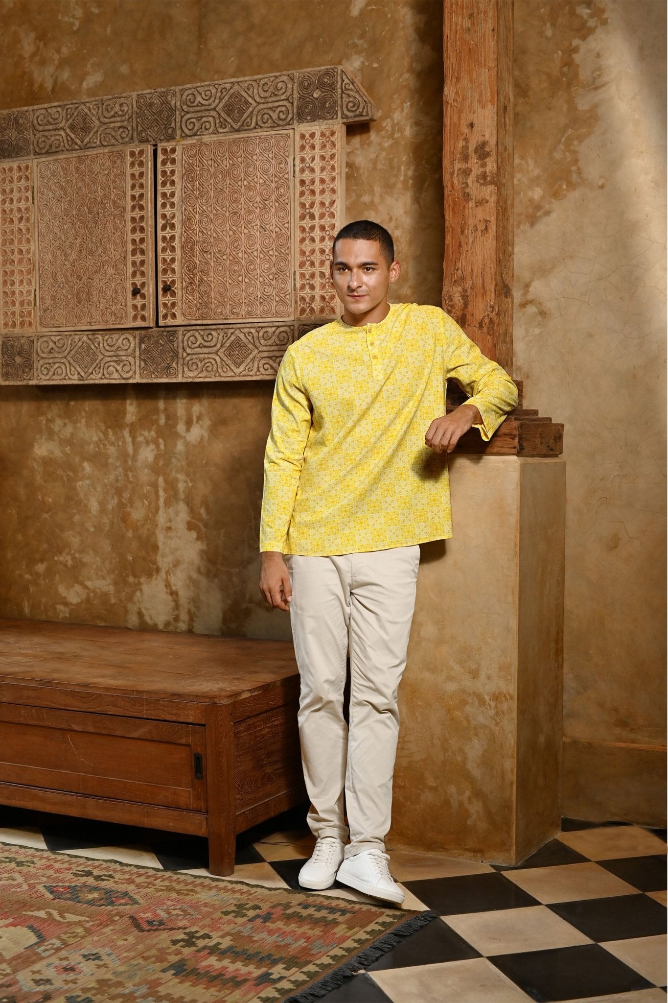 The Nusantara Collection Men Long Sleeve Kurta Sinar Print - Umbi