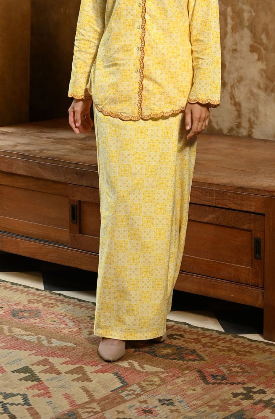 The Nusantara Collection Women Classic Skirt Sinar Print - Umbi