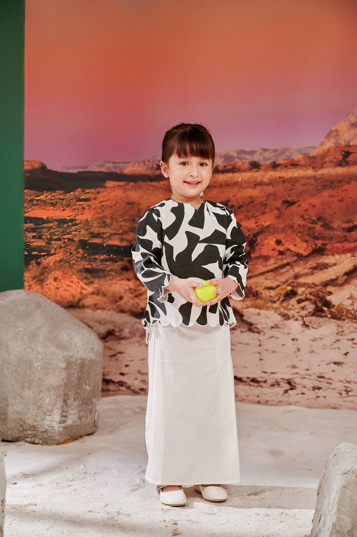 The Oasis Girl Classic Skirt White - Umbi