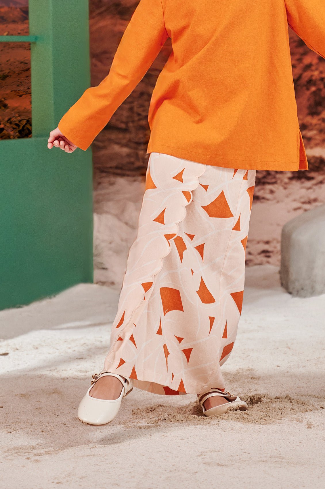 The Oasis Girl Classic Skirt with Scallop Embroidery Desert Print - Umbi